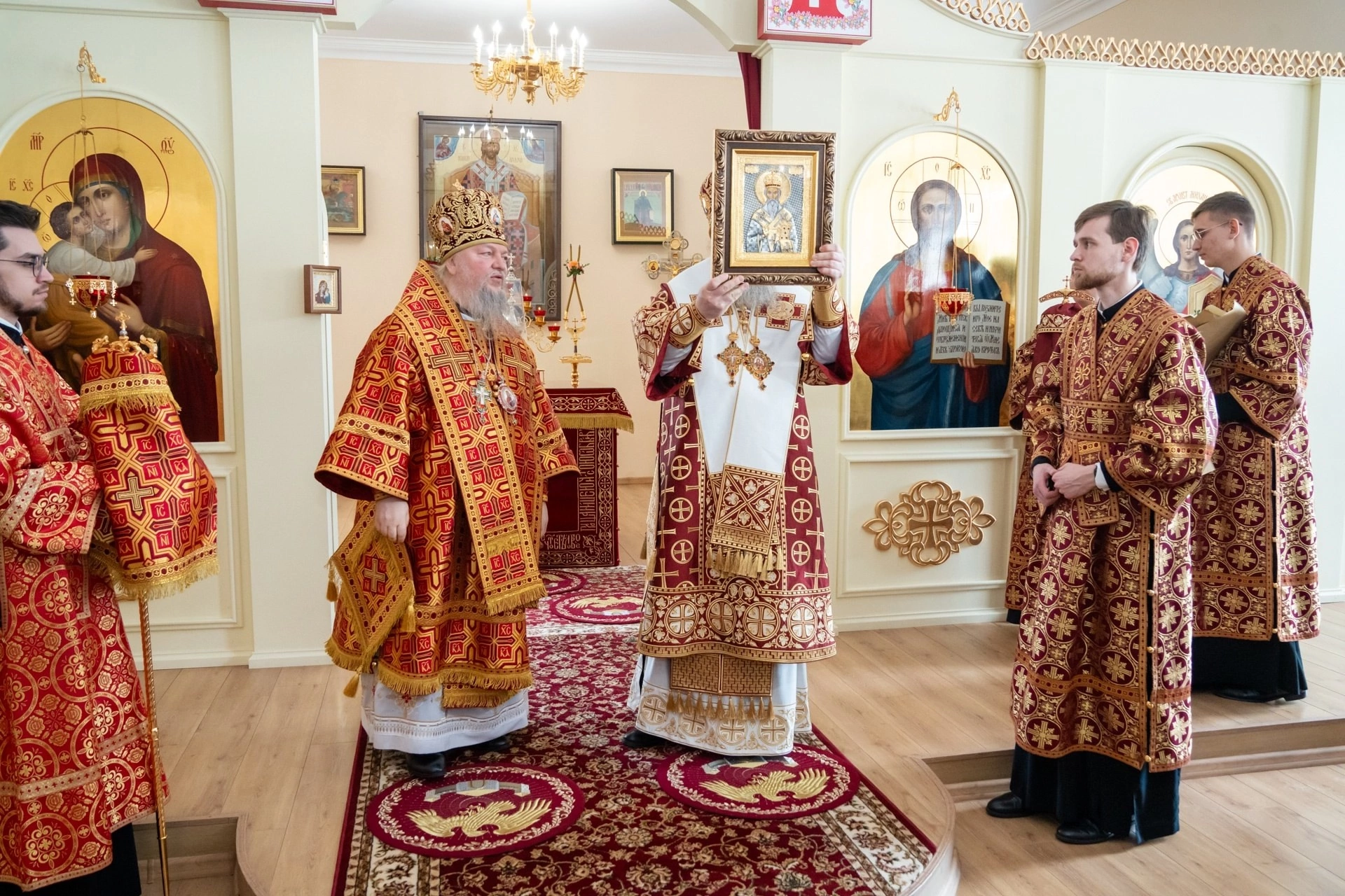 Протоиерей Александр Филиппов сослужил митрополиту Серафиму за литургией в Воскресенском храме при Пензенском епархиальном управлении