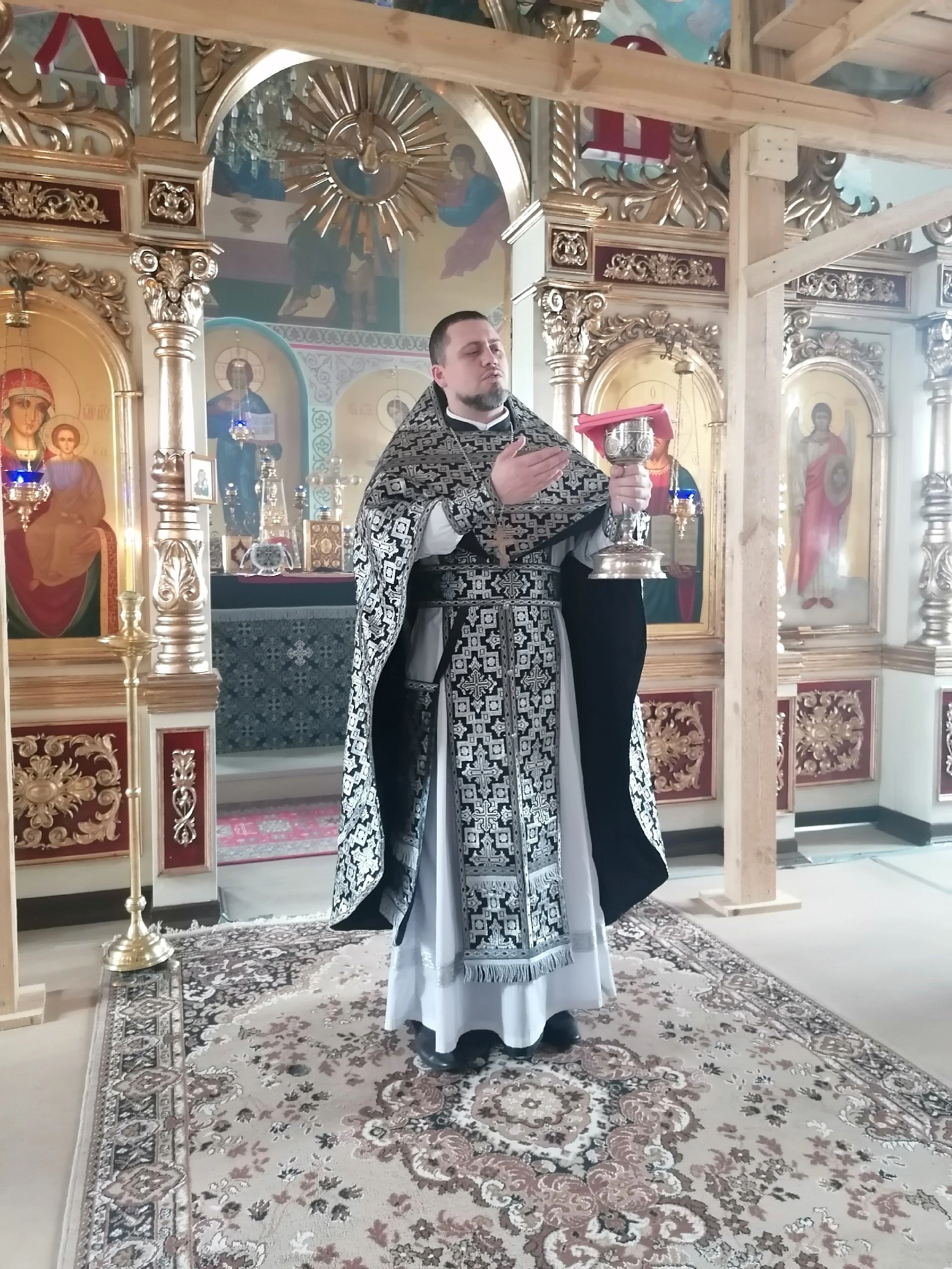 Протоиерей Александр Филиппов совершил Литургию Преждеосвященных Даров