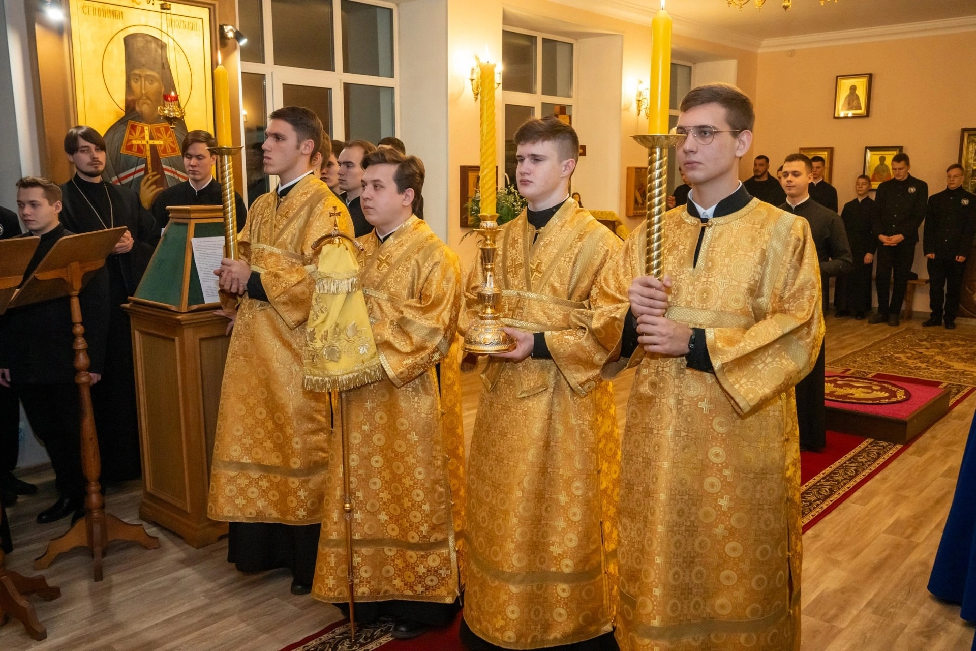 В канун престольного праздника протоиерй Александр Филиппов сослужил митрополиту Серафиму за всенощным бдением в храме святителя Иннокентия Иркутского при семинарии   