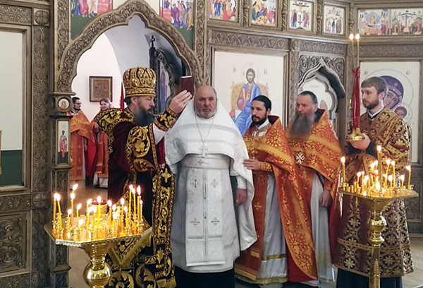 Митрополит Серафим совершил хиротонию священнослужителей