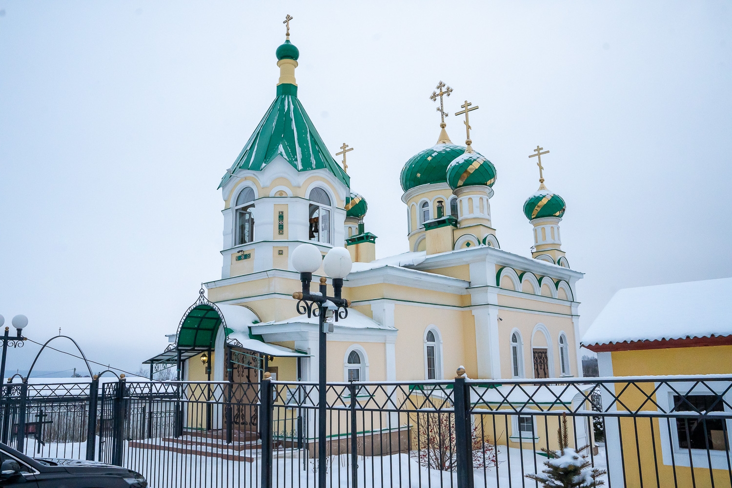 Митрополит Пензенский и Нижнеломовский Серафим совершил литургию в Троицком храме в Камайке