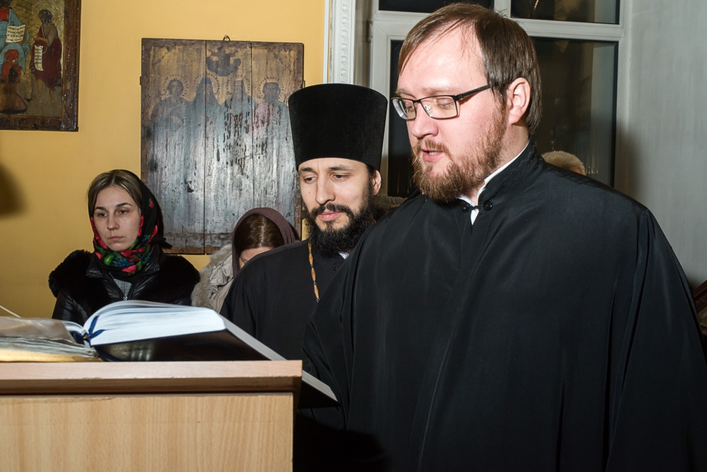 В среду первой седмицы Великого поста митрополит Серафим совершил повечерие с чтением Великого канона прп. Андрея Критского в Никольском храме в Терновке