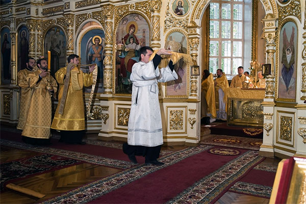 Митрополит Серафим рукоположил Олега Шугурова в сан диакона