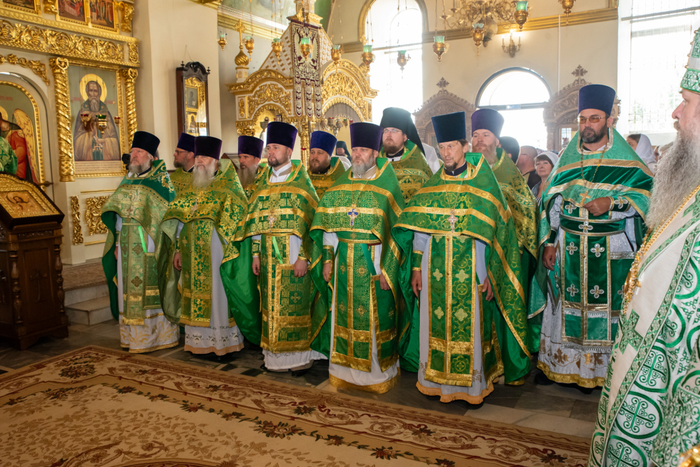 В день памяти Иоанна Оленевского протоиерей Александр Филиппов сослужил митрополиту Серафиму за  литургией в селе Соловцовка