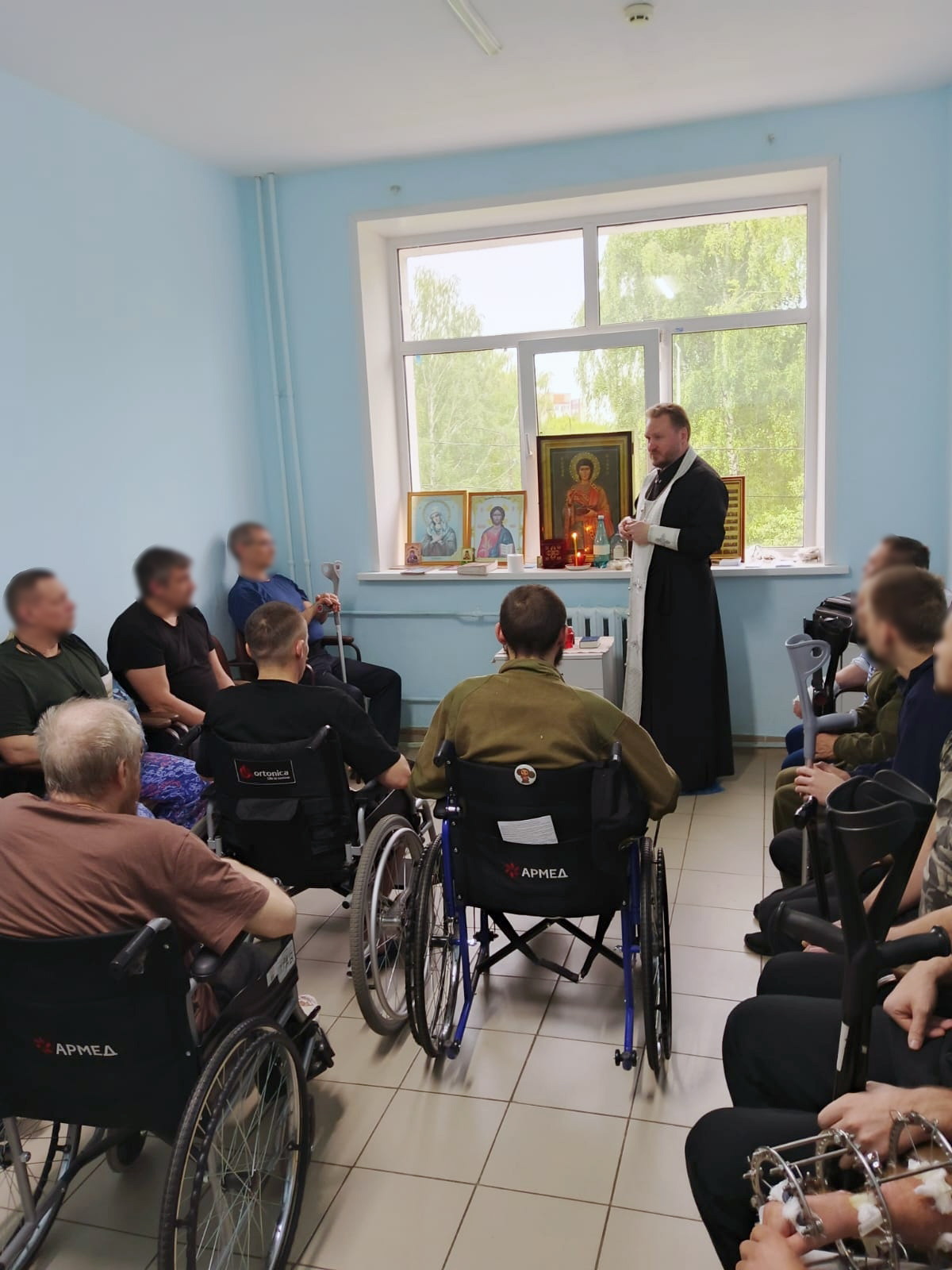 Священники посетили раненых участников СВО в военном госпитале Пензы