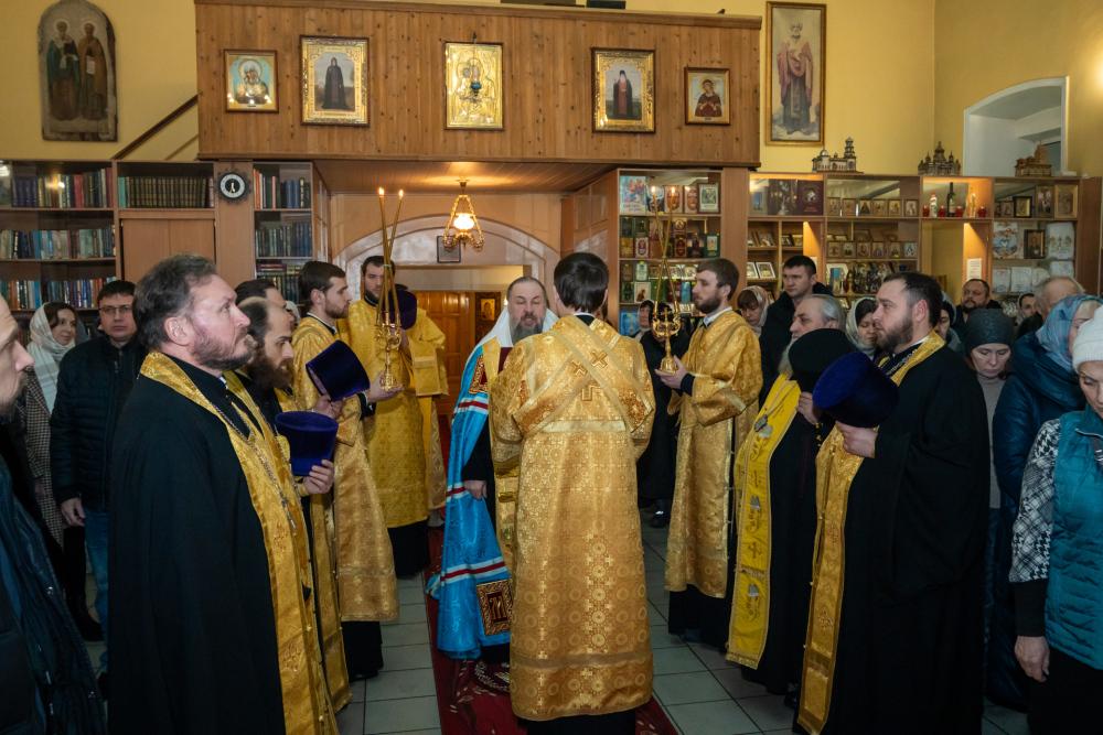 В канун престольного праздника митрополит Серафим совершил всенощное бдение в нашем храме