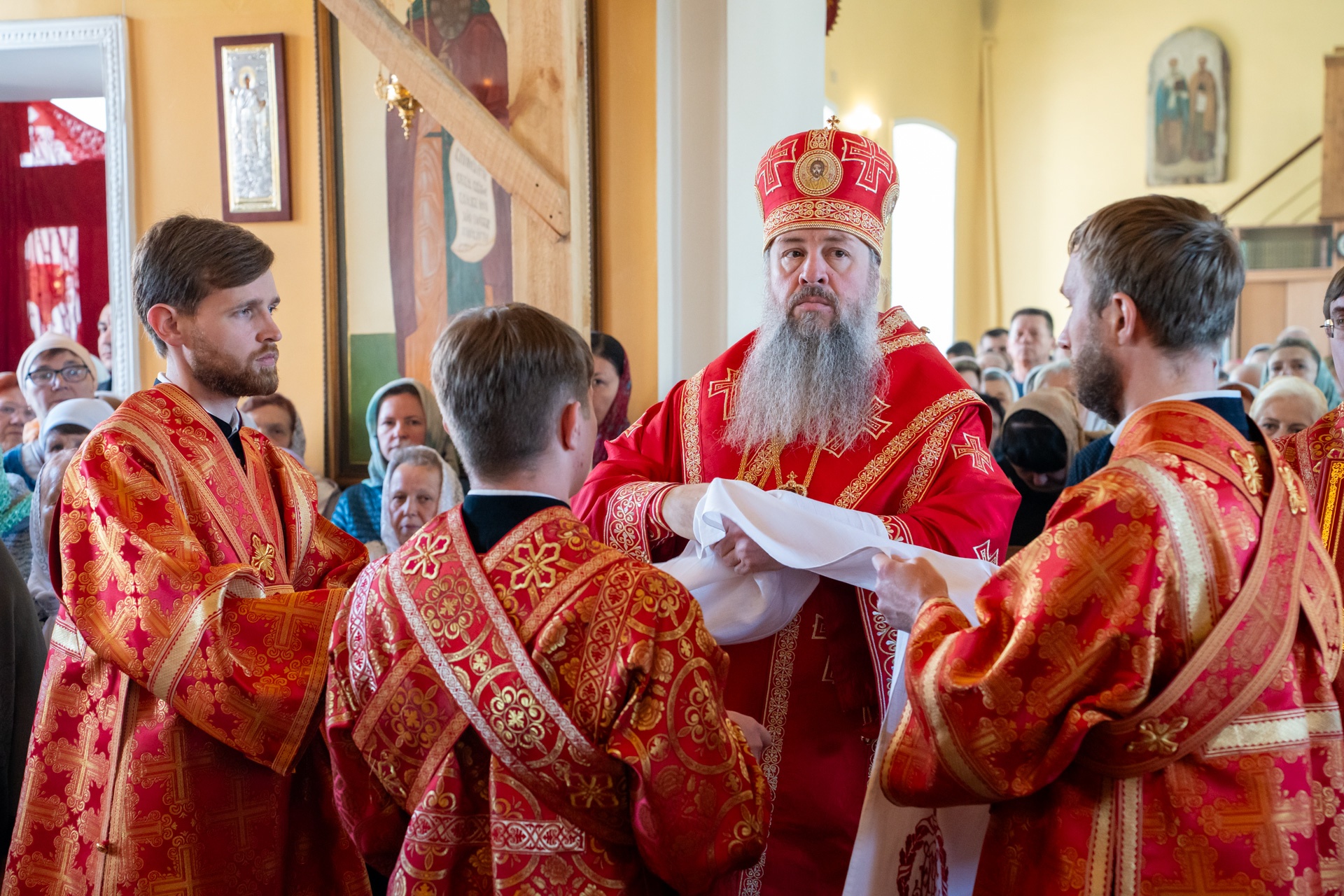 В день престольного праздника митрополит Серафим совершил литургию в нашем храме