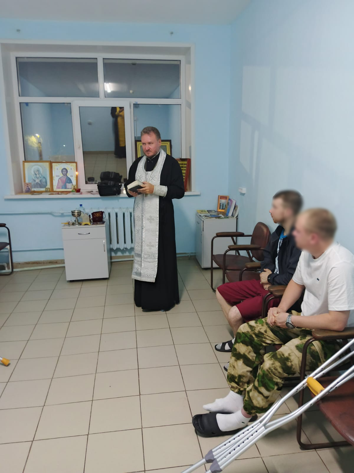 Священники посетили раненых участников СВО в военном госпитале Пензы