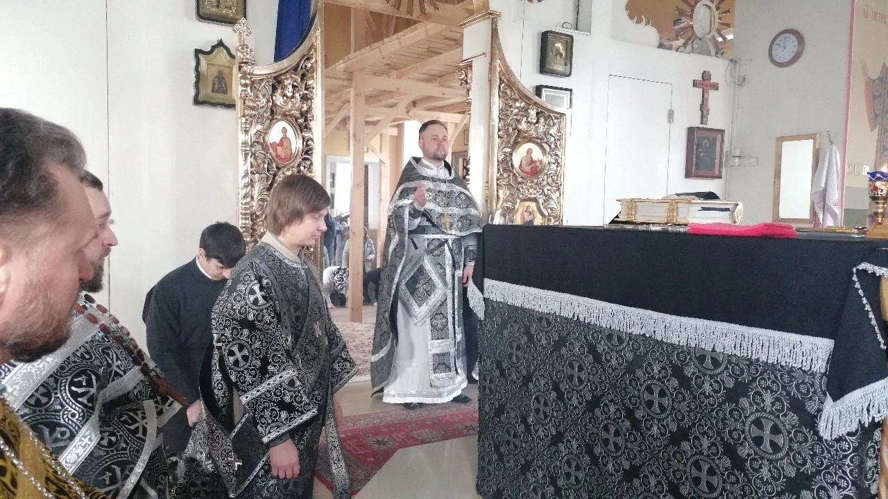 Протоиерей Александр Филиппов совершил Божественную Литургию Преждеосвященных Даров