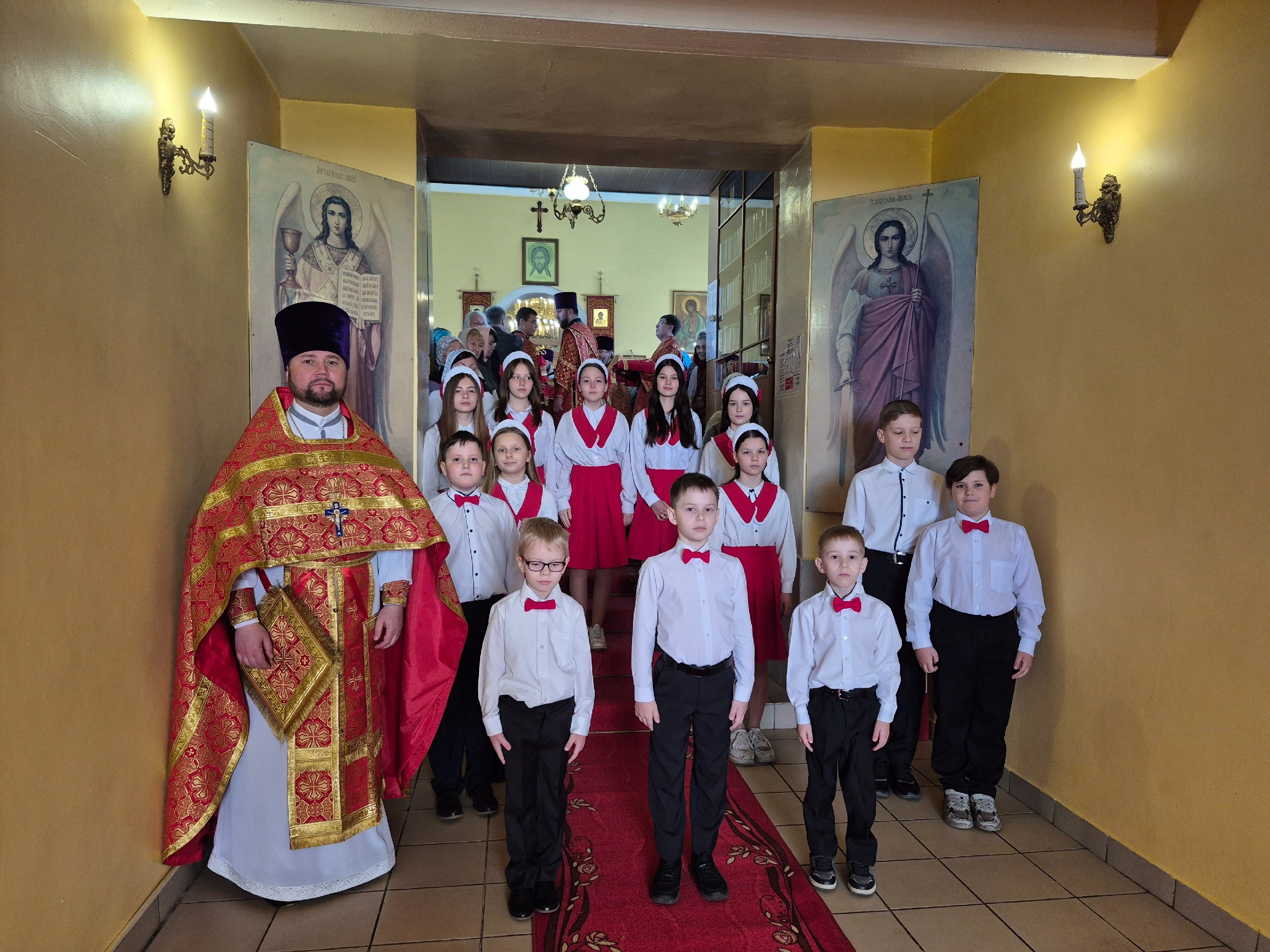 В день престольного праздника митрополит Серафим совершил литургию в нашем храме