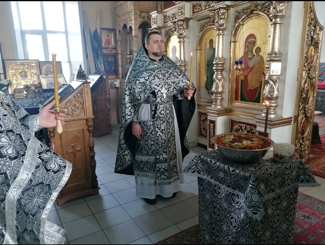 Протоиерей Александр Филиппов совершил Божественную Литургию Преждеосвященных Даров