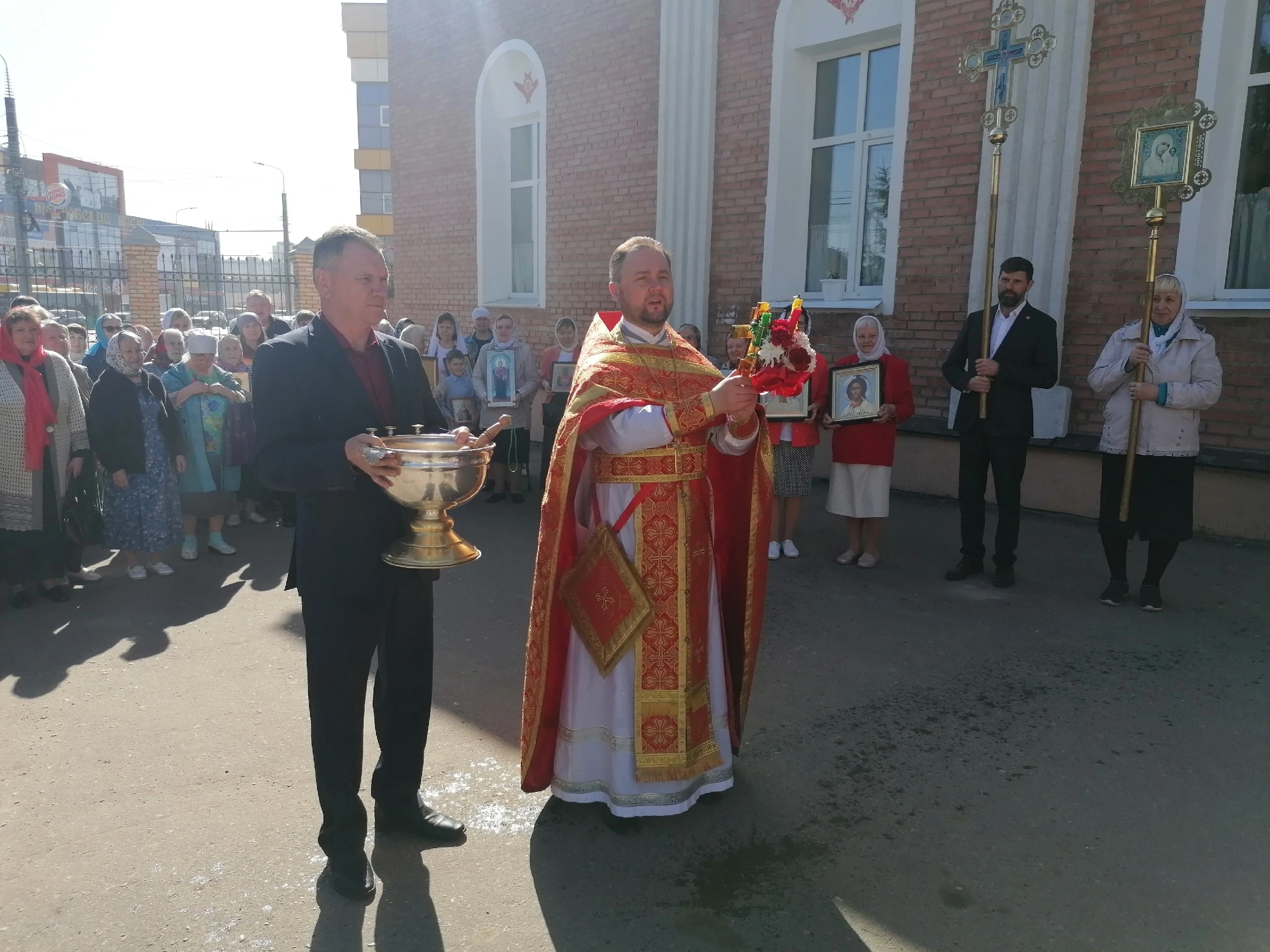 Во вторник Светлой седмицы протоиерей Александр Филиппов совершил Божественную литургию