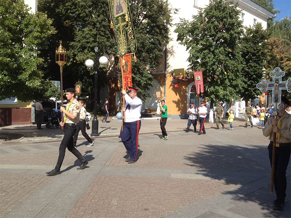 Ребята из молодежной групы нашего храма участвовали в Детском епархиальном крестном ходе перед началом учкбного года