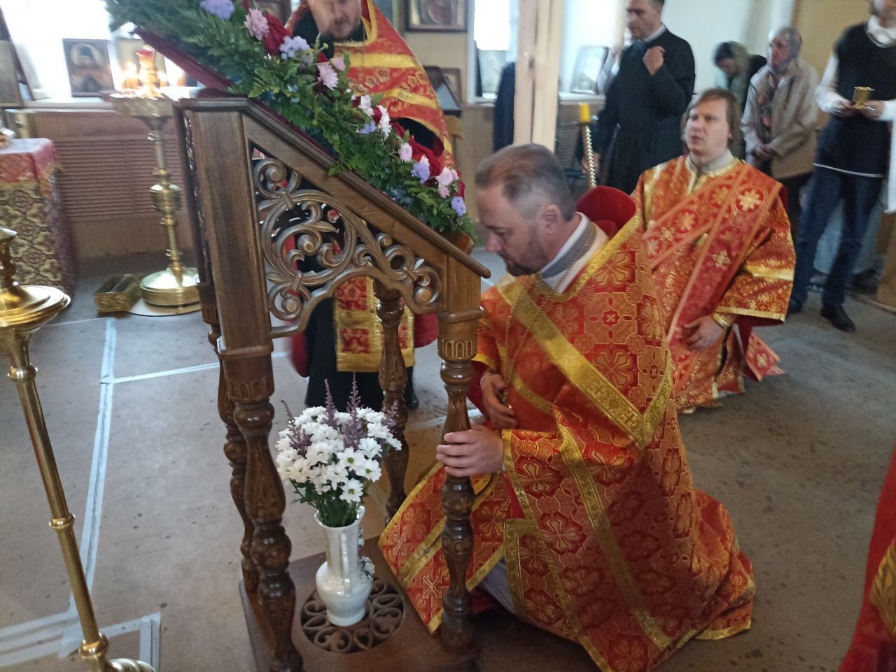 Вечернее богослужение в канун праздника Происхождение Честных Древ Животворящего Креста Господня