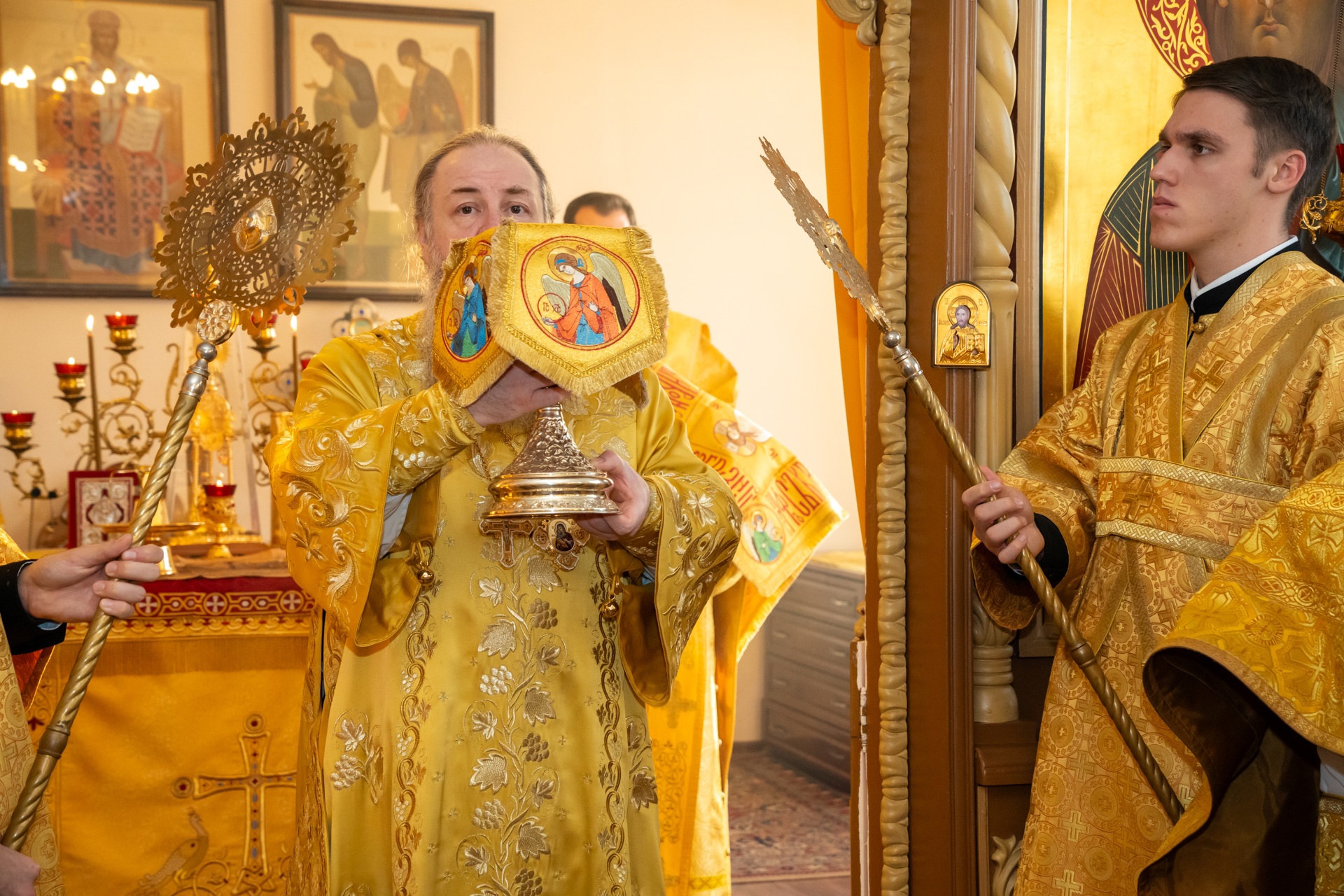 Протоиерей Александр Филиппов сослужил митрополиту Серафиму в престольный праздник и актовый день в Пензенской духовной семинарии   