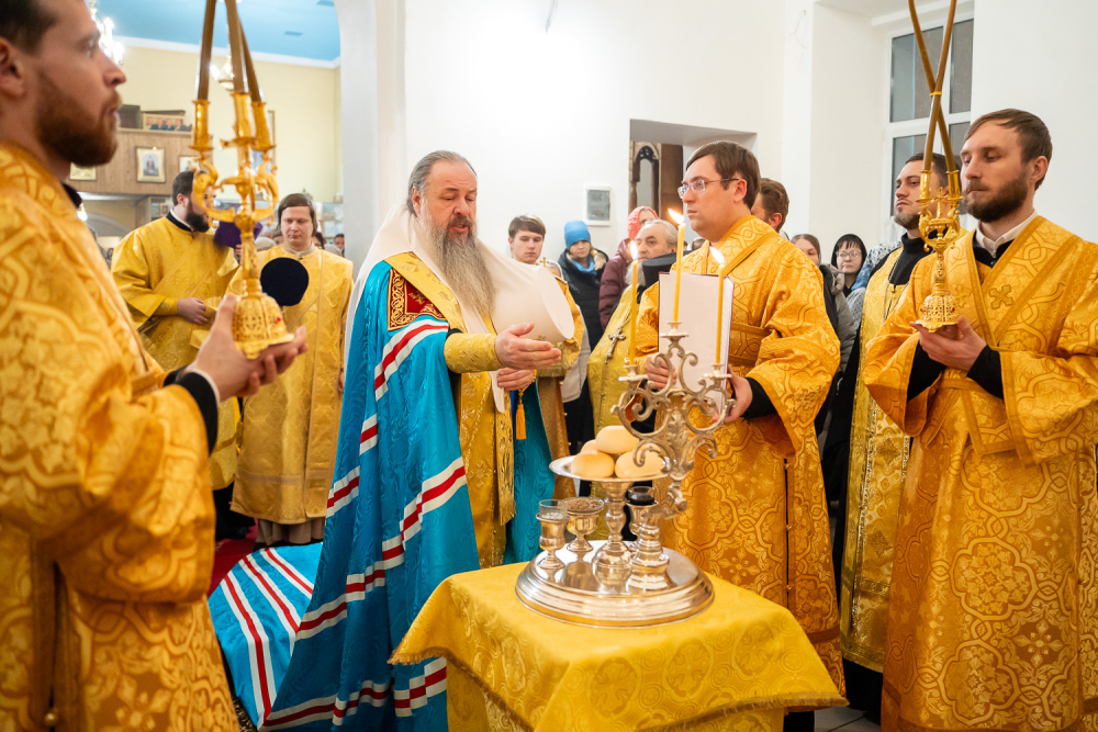В канун престольного праздника митрополит Серафим совершил всенощное бдение в нашем храме