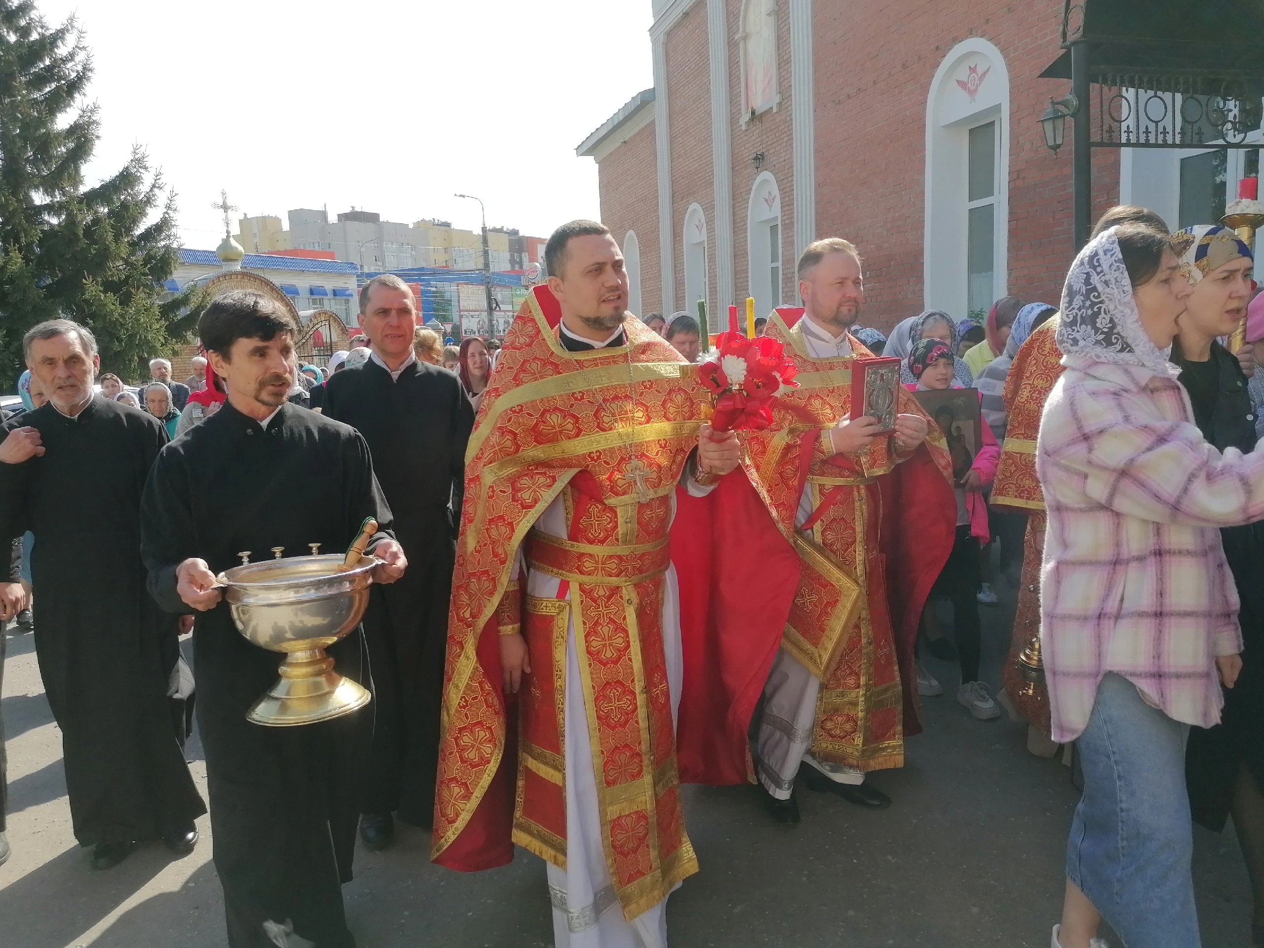 В субботу Светлой седмицы протоиерей Александр Филиппов совершил Божественную литургию
