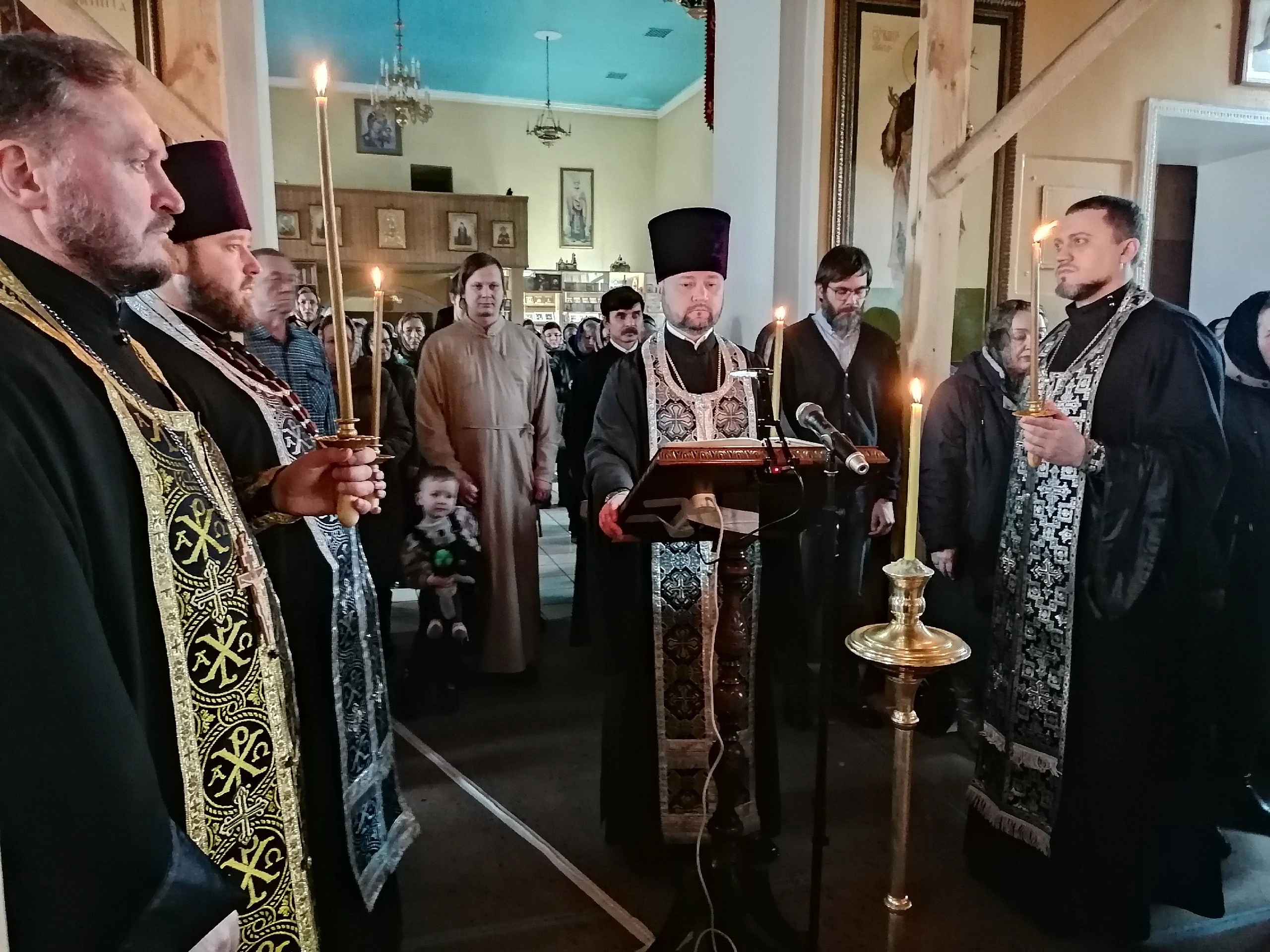 Протоиерей Александр Филиппов совершил повечерие с чтением четвертой части Великого покаянного канона преподобного Андрея Критского