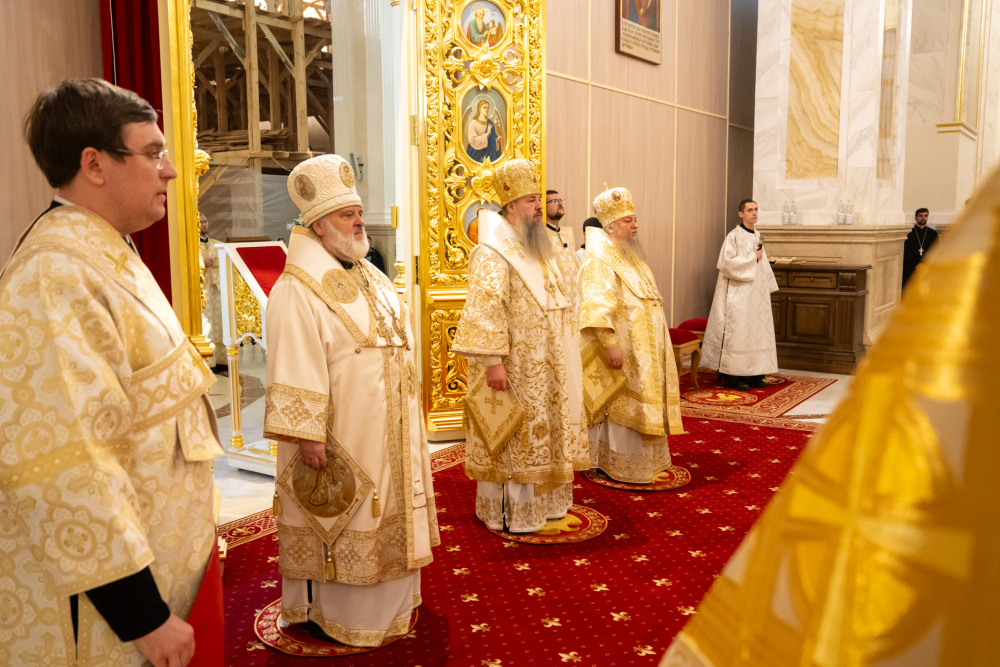 В праздник Рождества Христова протоиерей Александр Филиппов сослужил иерархам Пензенской митрополии за великой вечерней в Спасском кафедральном соборе