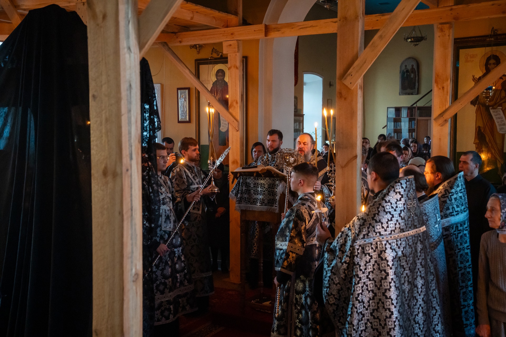 Митрополит Серафим совершил чин Пассии в нашем храме   