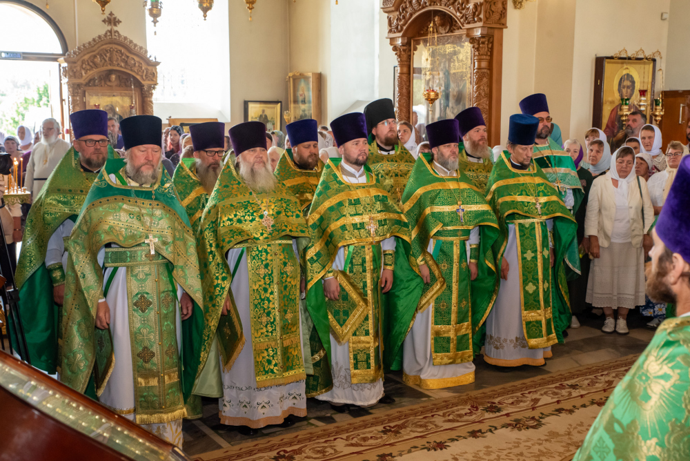 В день памяти Иоанна Оленевского протоиерей Александр Филиппов сослужил митрополиту Серафиму за  литургией в селе Соловцовка