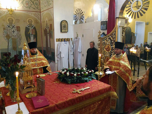 Всенощное бдение накануне Воздви́жения Честно́го и Животворящего Креста Господня