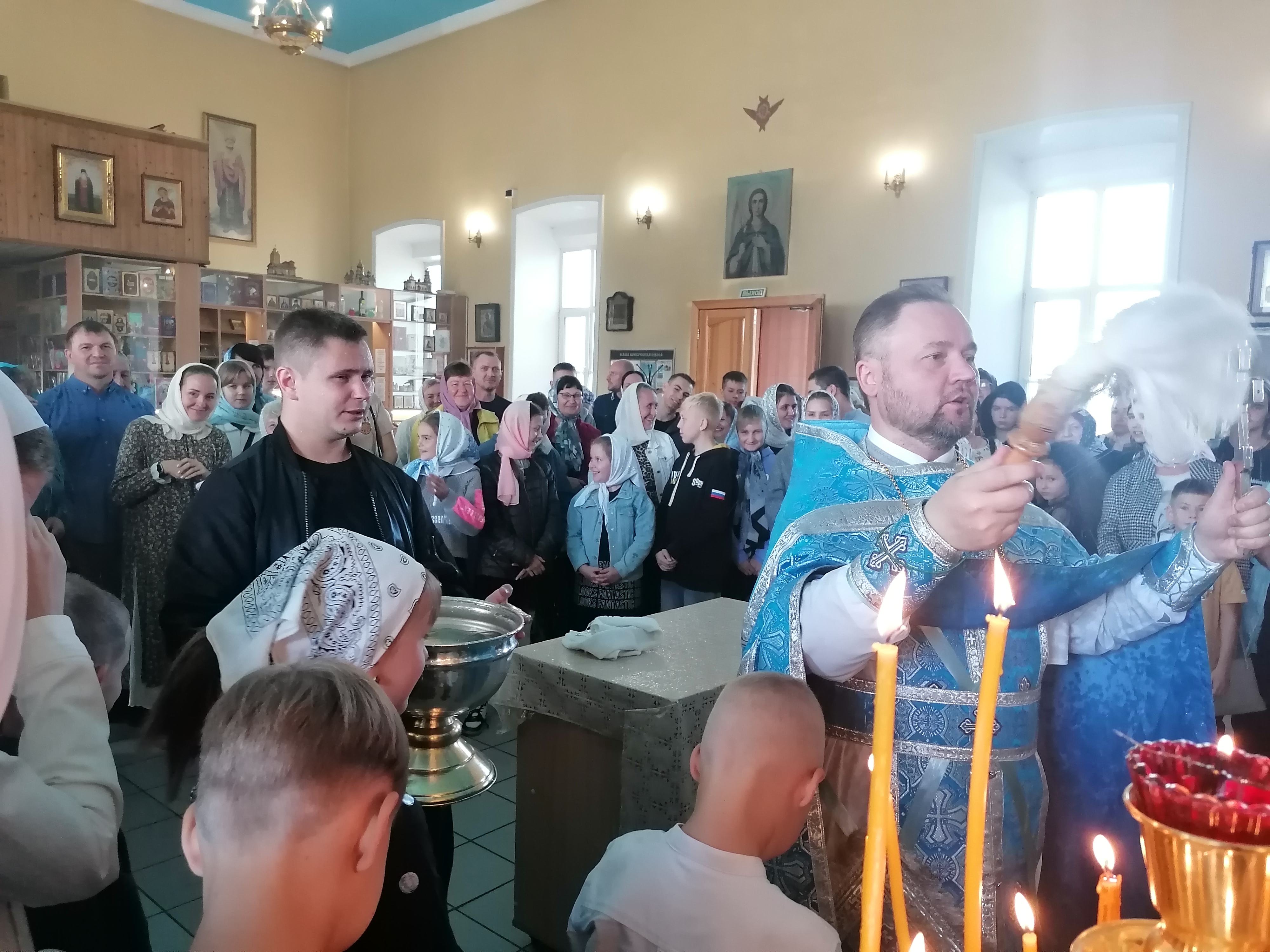 Протоиерей Александр Филиппов совершил молебен об учащихся перед началом нового учебного года