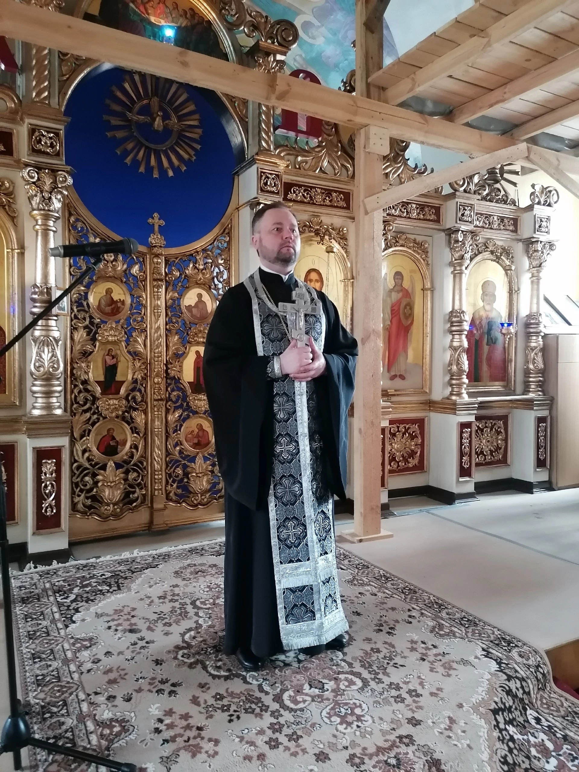 В Прощеное воскресенье протоиерей Александр Филиппов совершил вечерню с чином прощения