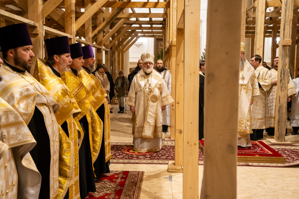 В праздник Рождества Христова протоиерей Александр Филиппов сослужил иерархам Пензенской митрополии за великой вечерней в Спасском кафедральном соборе