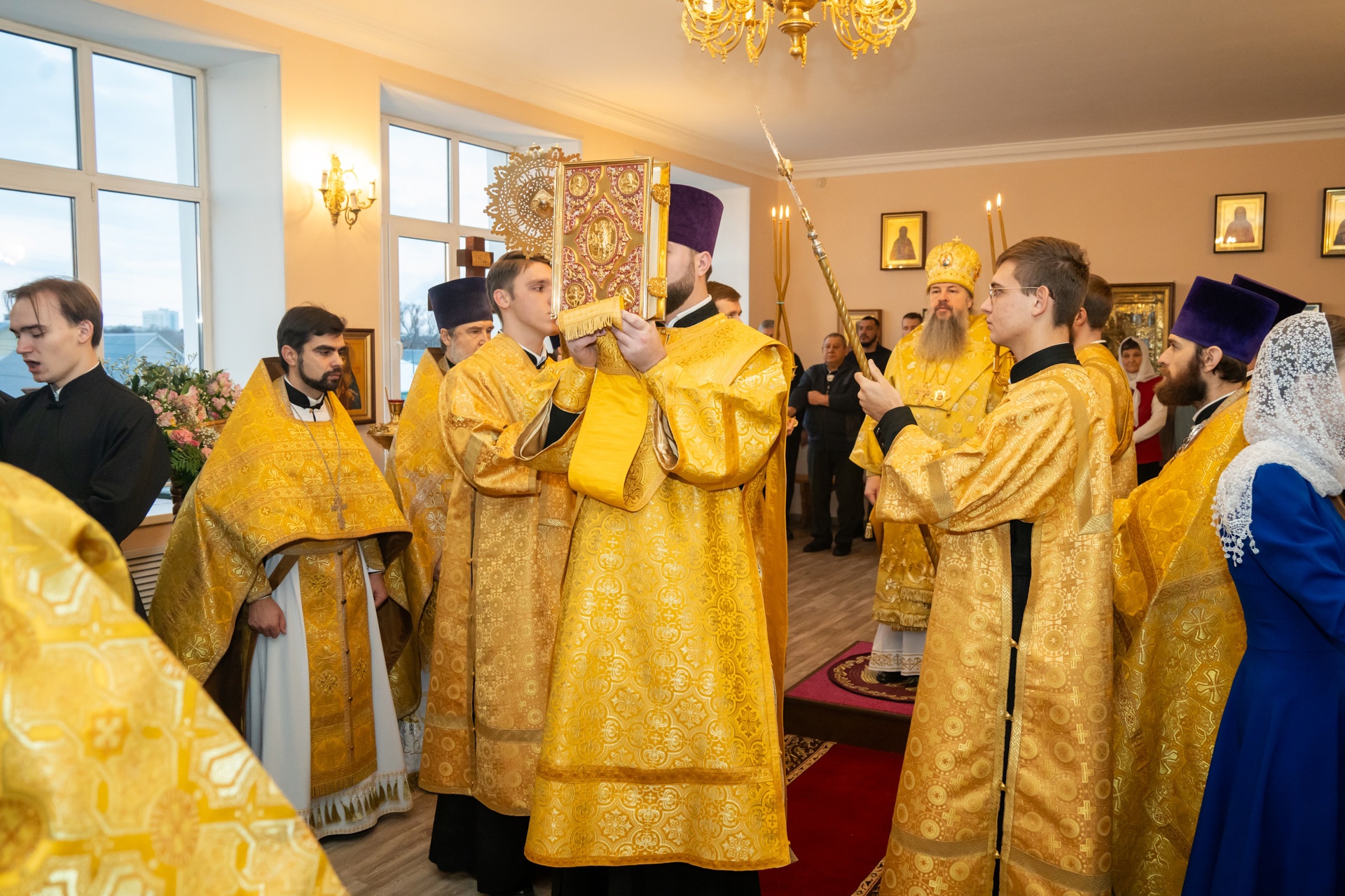 Протоиерей Александр Филиппов сослужил митрополиту Серафиму в престольный праздник и актовый день в Пензенской духовной семинарии   