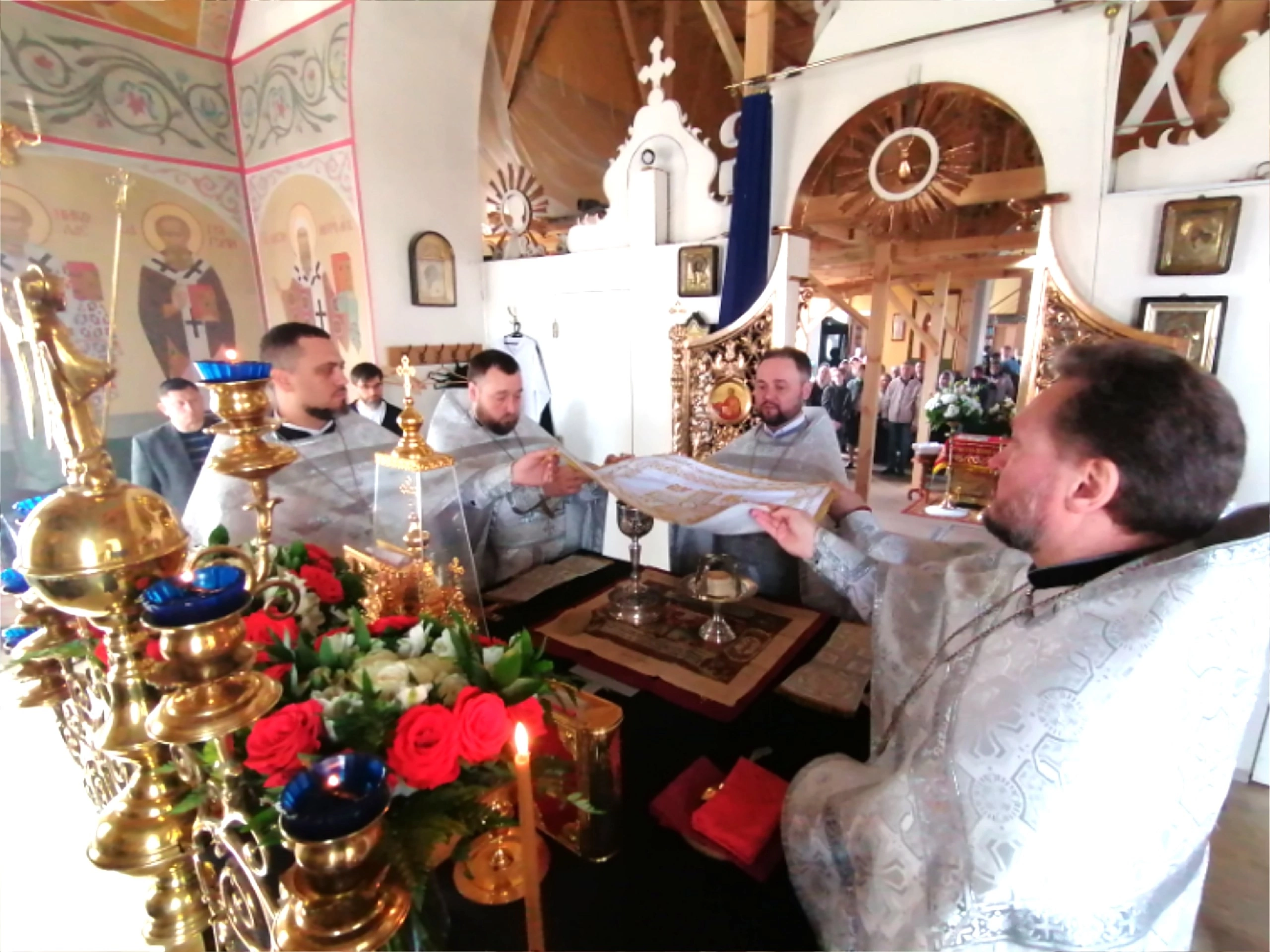 В Великую Субботу протоиерей Александр Филиппов совершил Литургию святителя Василия Великого