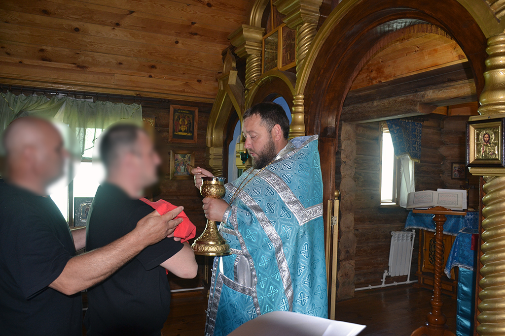 Протоиерей Антоний Шварёв совершил литургию в ИК-7