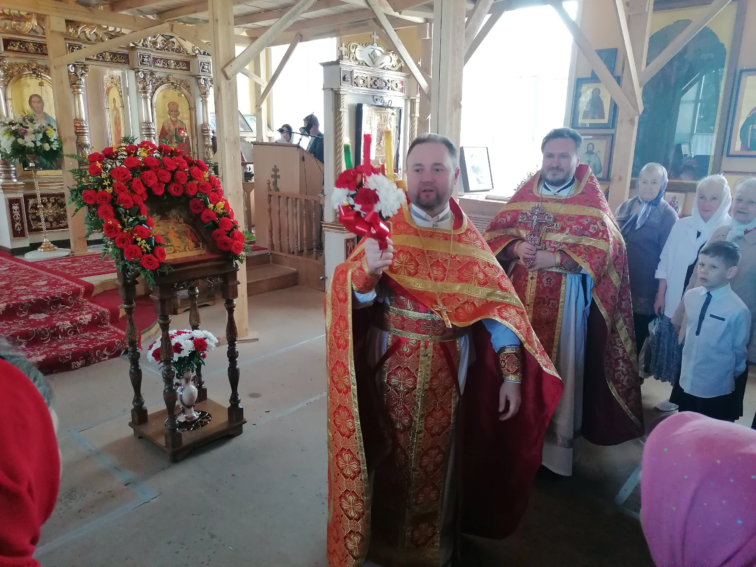 В понедельник Светлой седмицы протоиерей Александр Филиппов совершил Божественную литургию