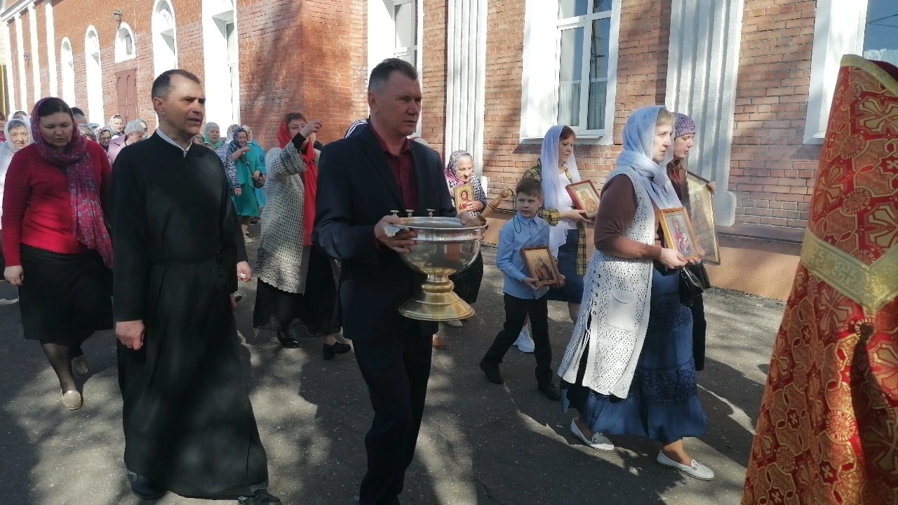 Во вторник Светлой седмицы протоиерей Александр Филиппов совершил Божественную литургию