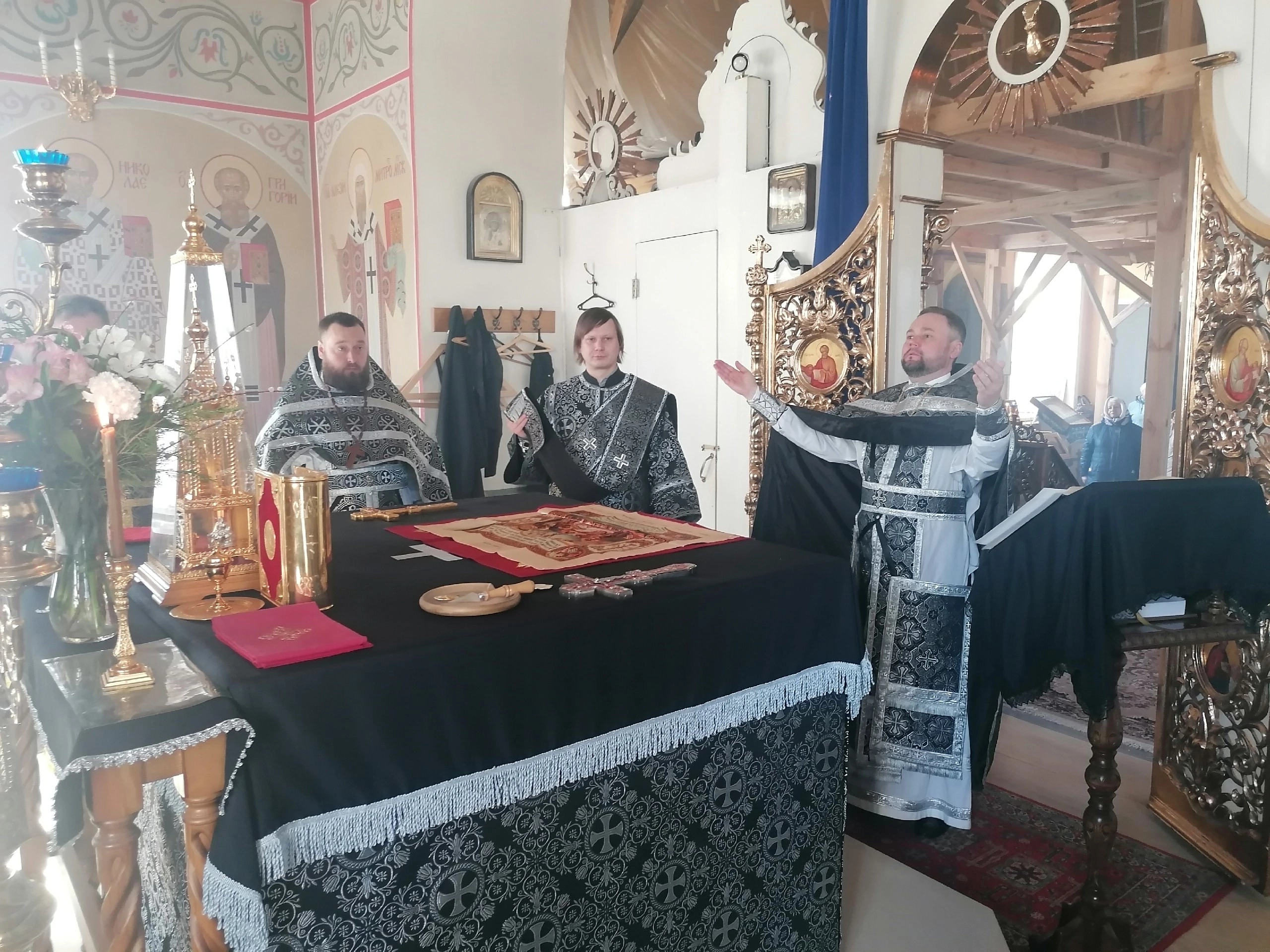 Протоиерей Александр Филиппов совершил Божественную Литургию Преждеосвященных Даров