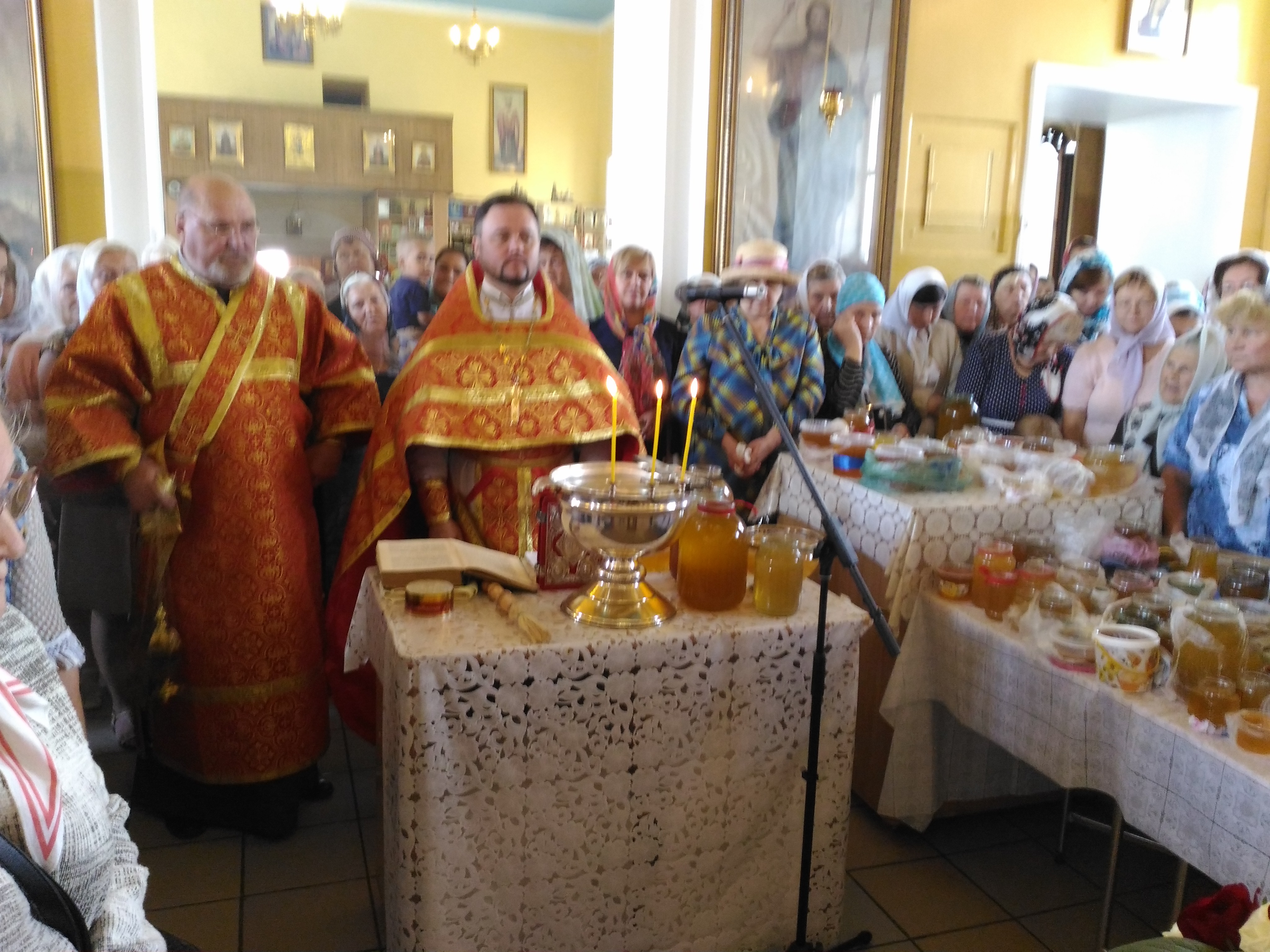 Праздник Происхождения (изнесения) Честных Древ Животворящего Креста Господня