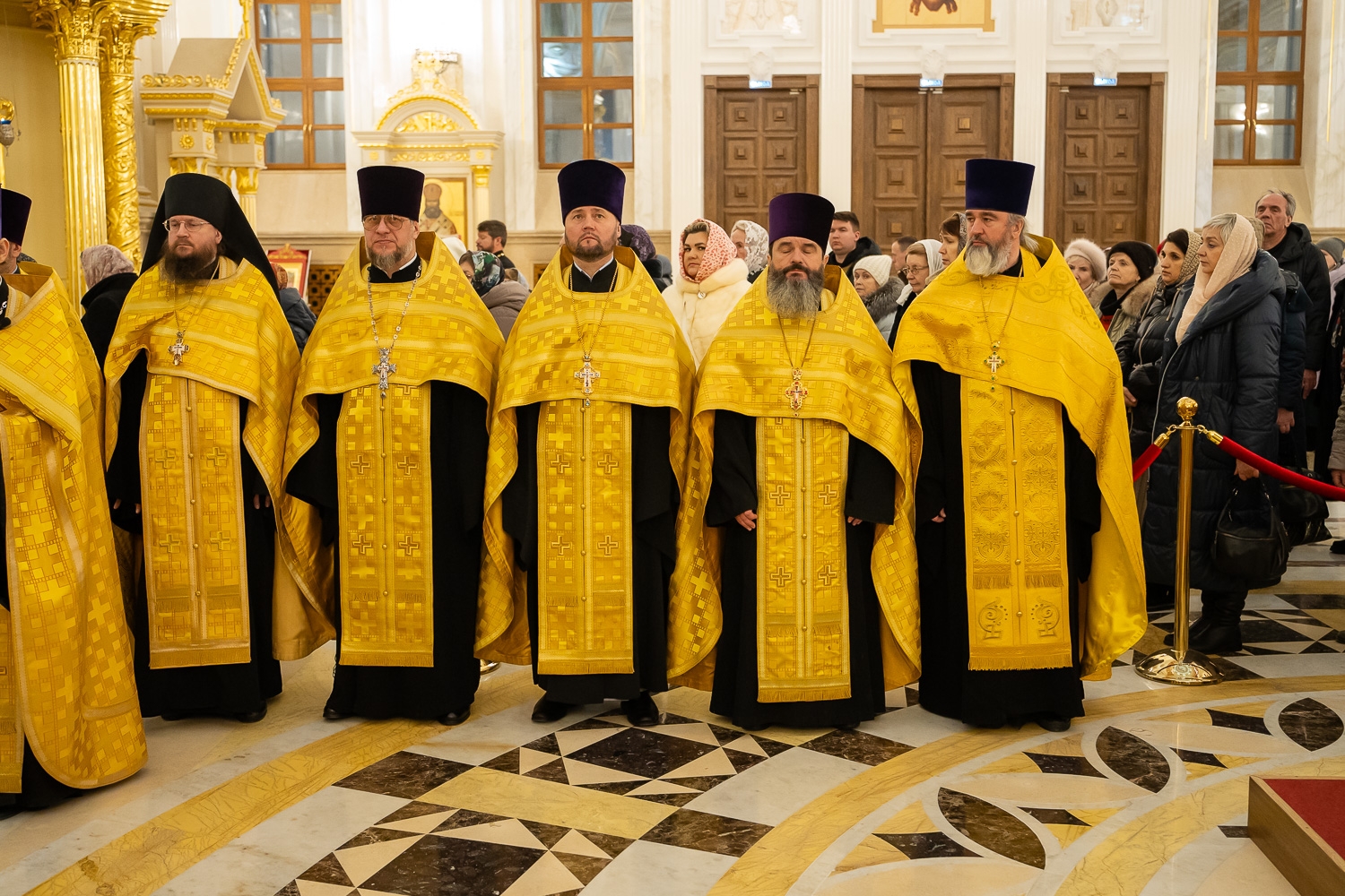 Настоятель нашего храма протоиерей Александр Филиппов сослужил митрополиту Серафиму за акафистом святителю Иннокентию Пензенскому и новогодним молебном в Спасском соборе 