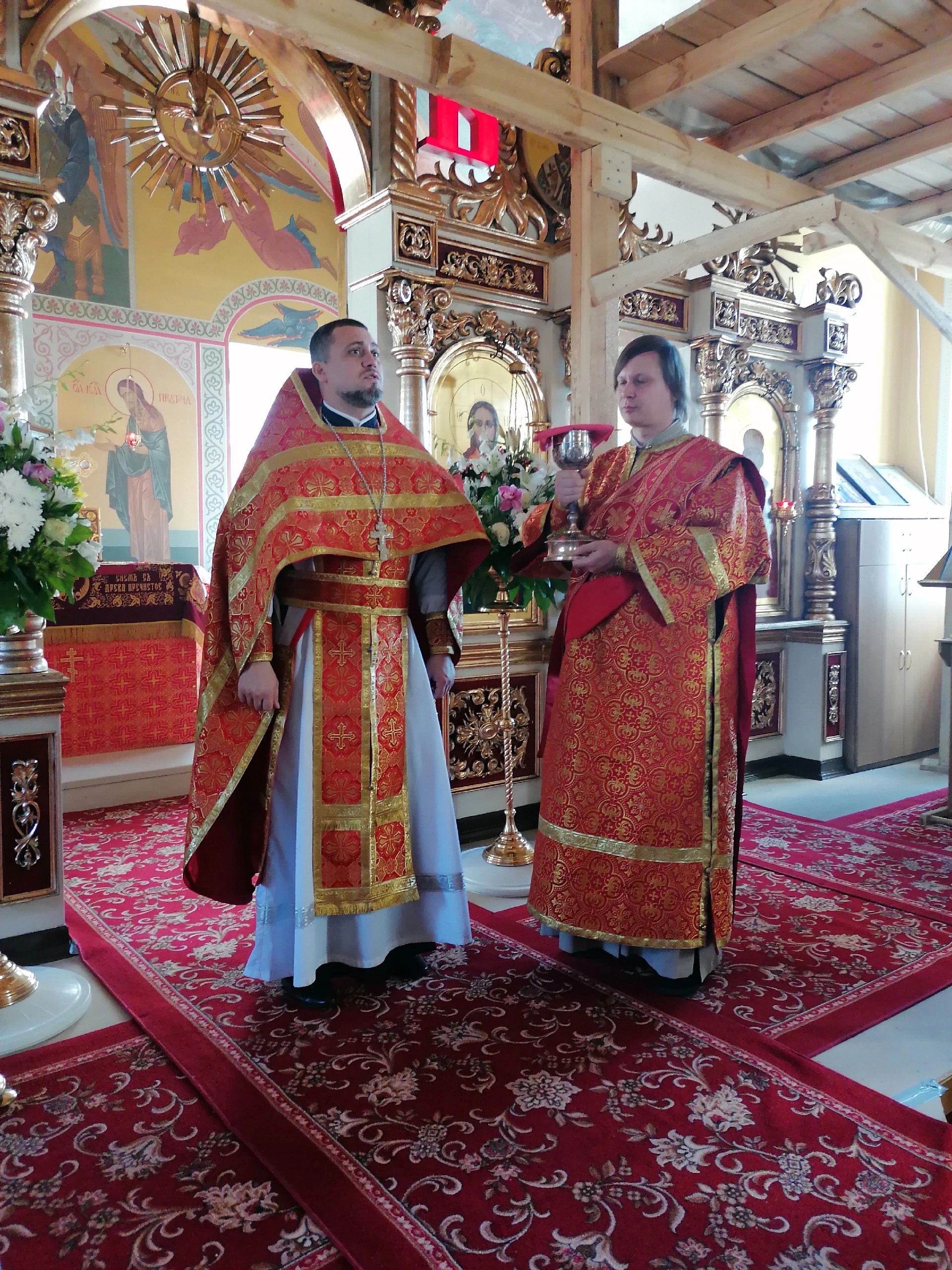 В четверг Светлой седмицы иерей Владимир Журавлев совершил Божественную литургию