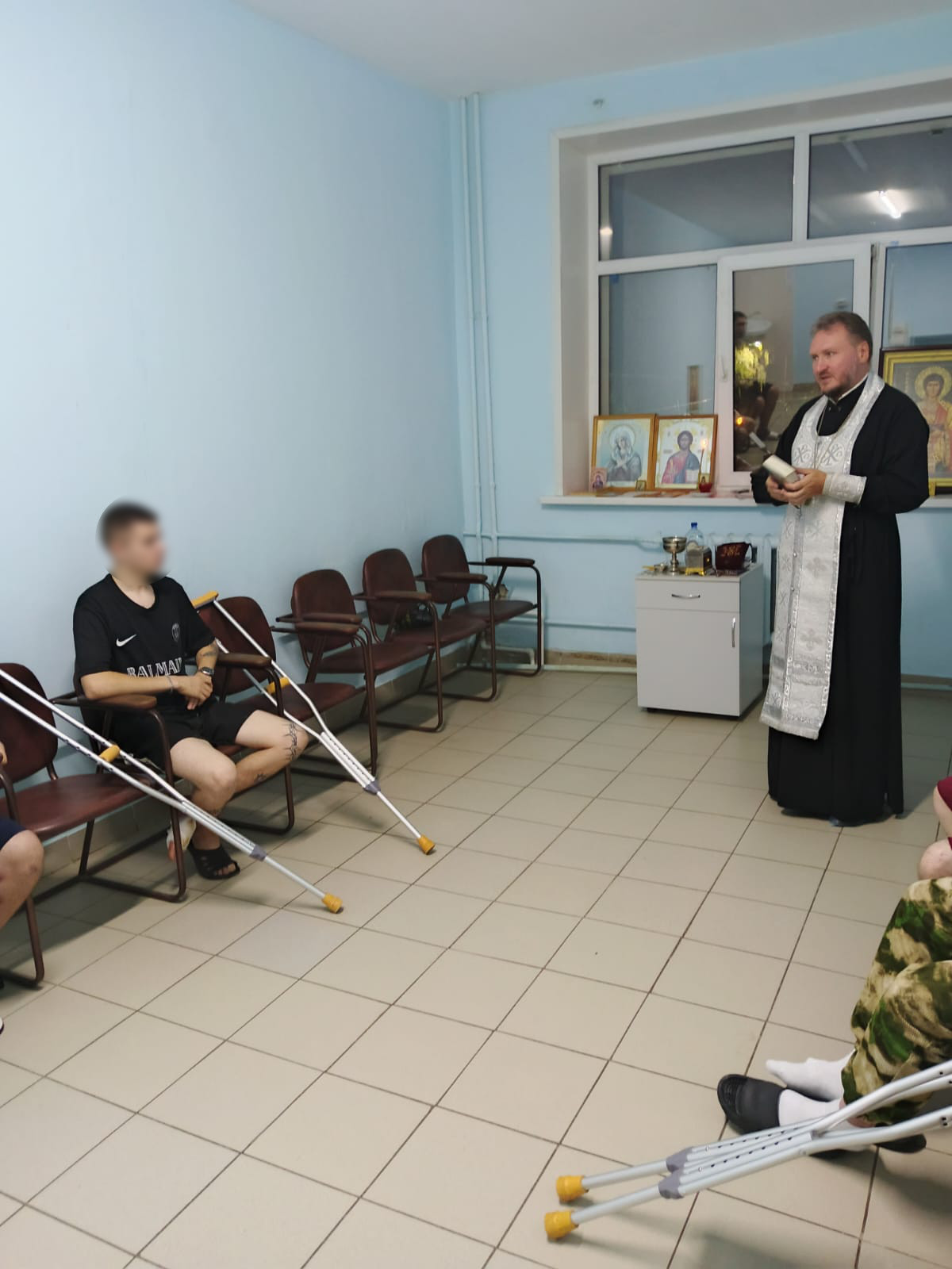 Священники посетили раненых участников СВО в военном госпитале Пензы