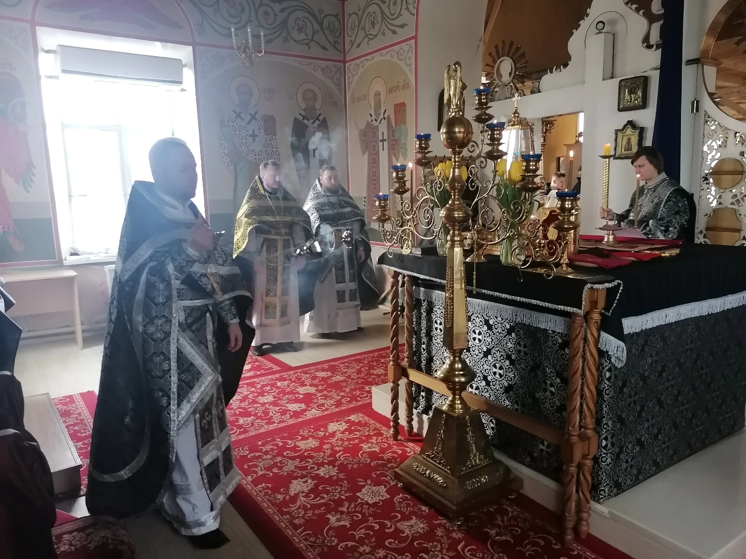 Протоиерей Александр Филиппов совершил Божественную Литургию Преждеосвященных Даров