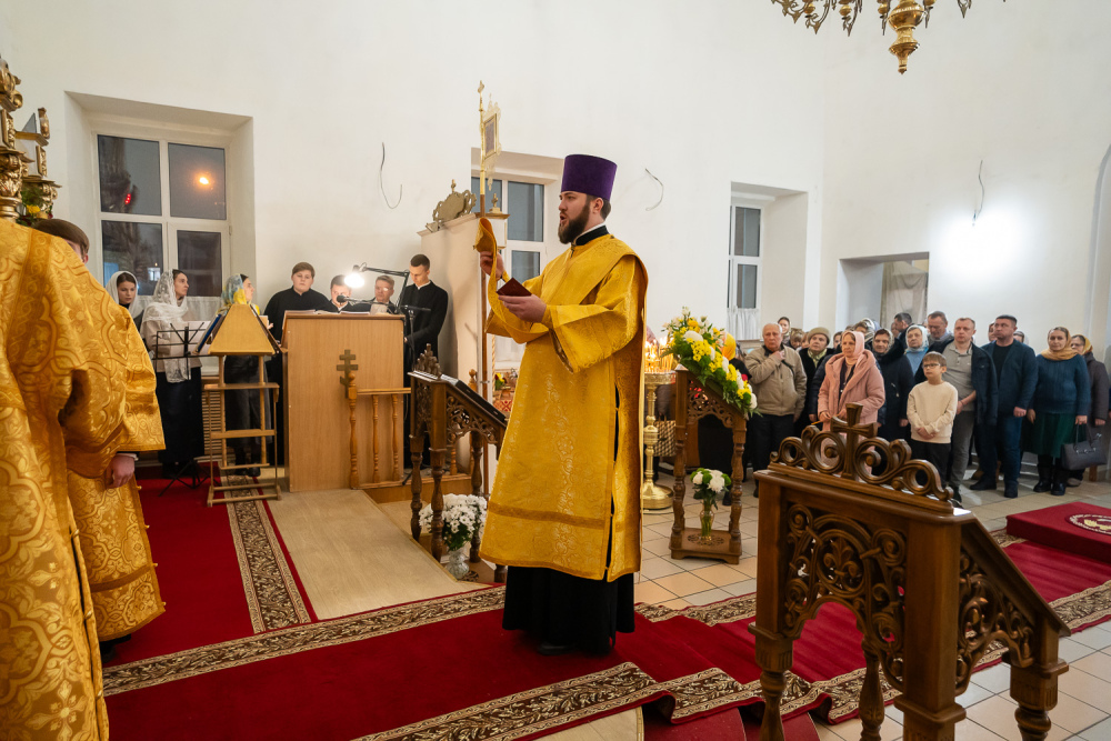 В канун престольного праздника митрополит Серафим совершил всенощное бдение в нашем храме