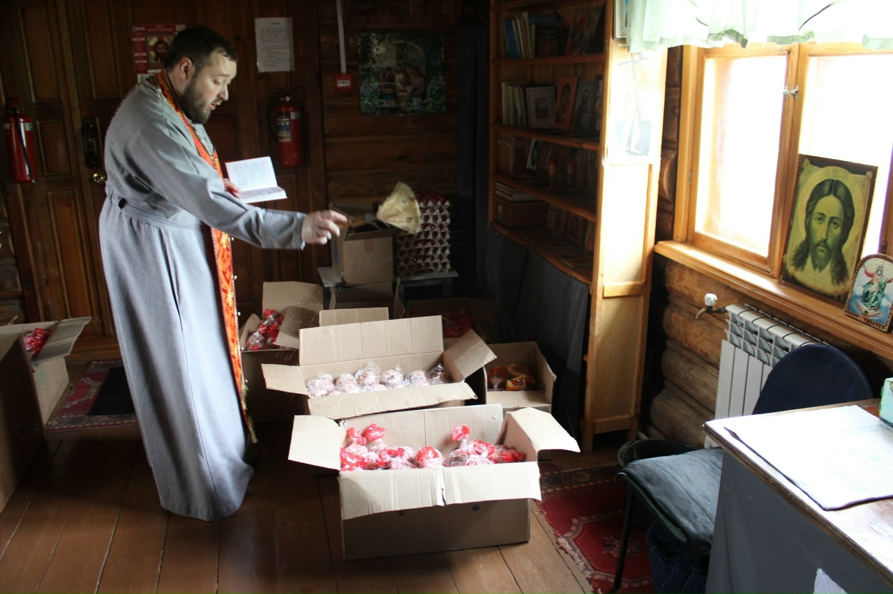 Протоиерей Антоний Шварёв совершил Пасхальные богослужения в ИК-7 и ИК-4