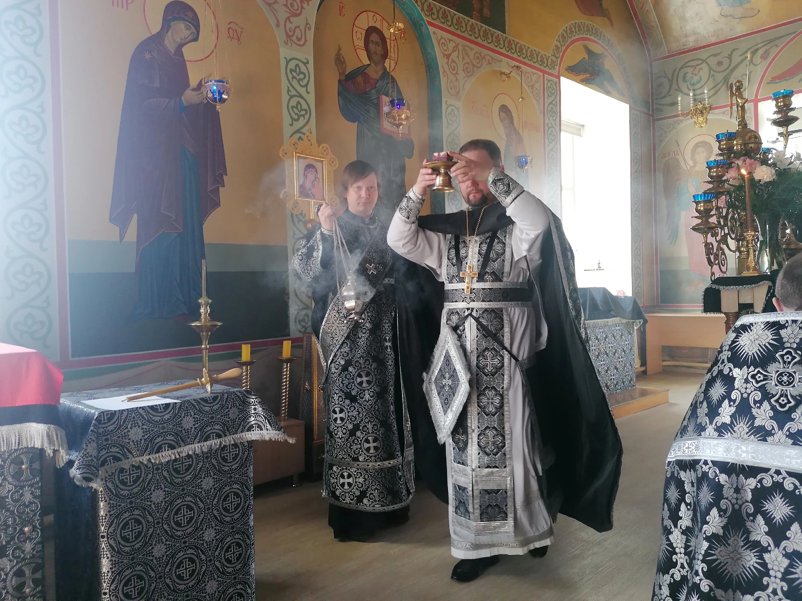 Протоиерей Александр Филиппов совершил Божественную Литургию Преждеосвященных Даров