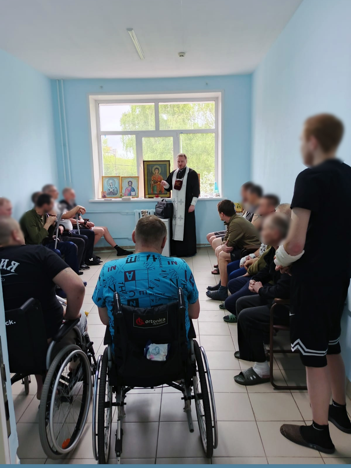 Священники посетили раненых участников СВО в военном госпитале Пензы