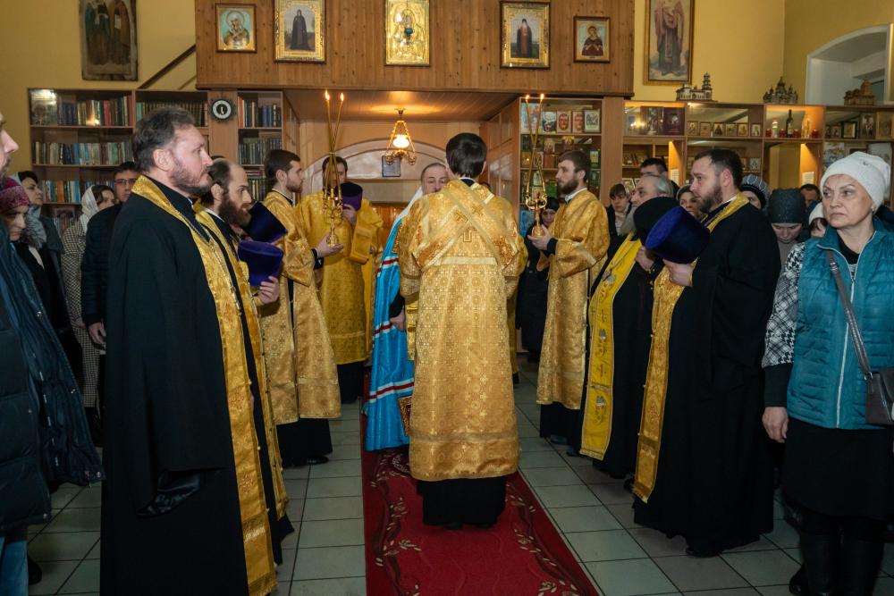 В канун престольного праздника митрополит Серафим совершил всенощное бдение в нашем храме