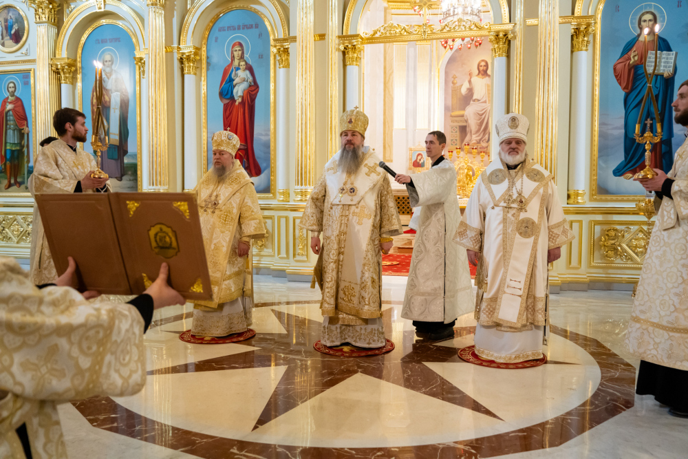 В праздник Рождества Христова протоиерей Александр Филиппов сослужил иерархам Пензенской митрополии за великой вечерней в Спасском кафедральном соборе
