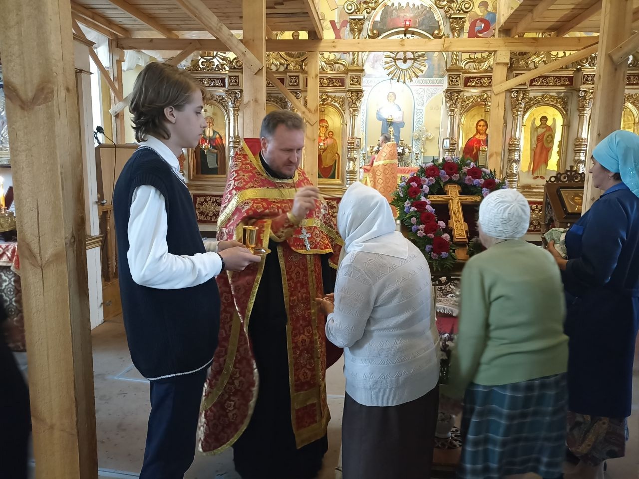Вечернее богослужение в канун праздника Происхождение Честных Древ Животворящего Креста Господня