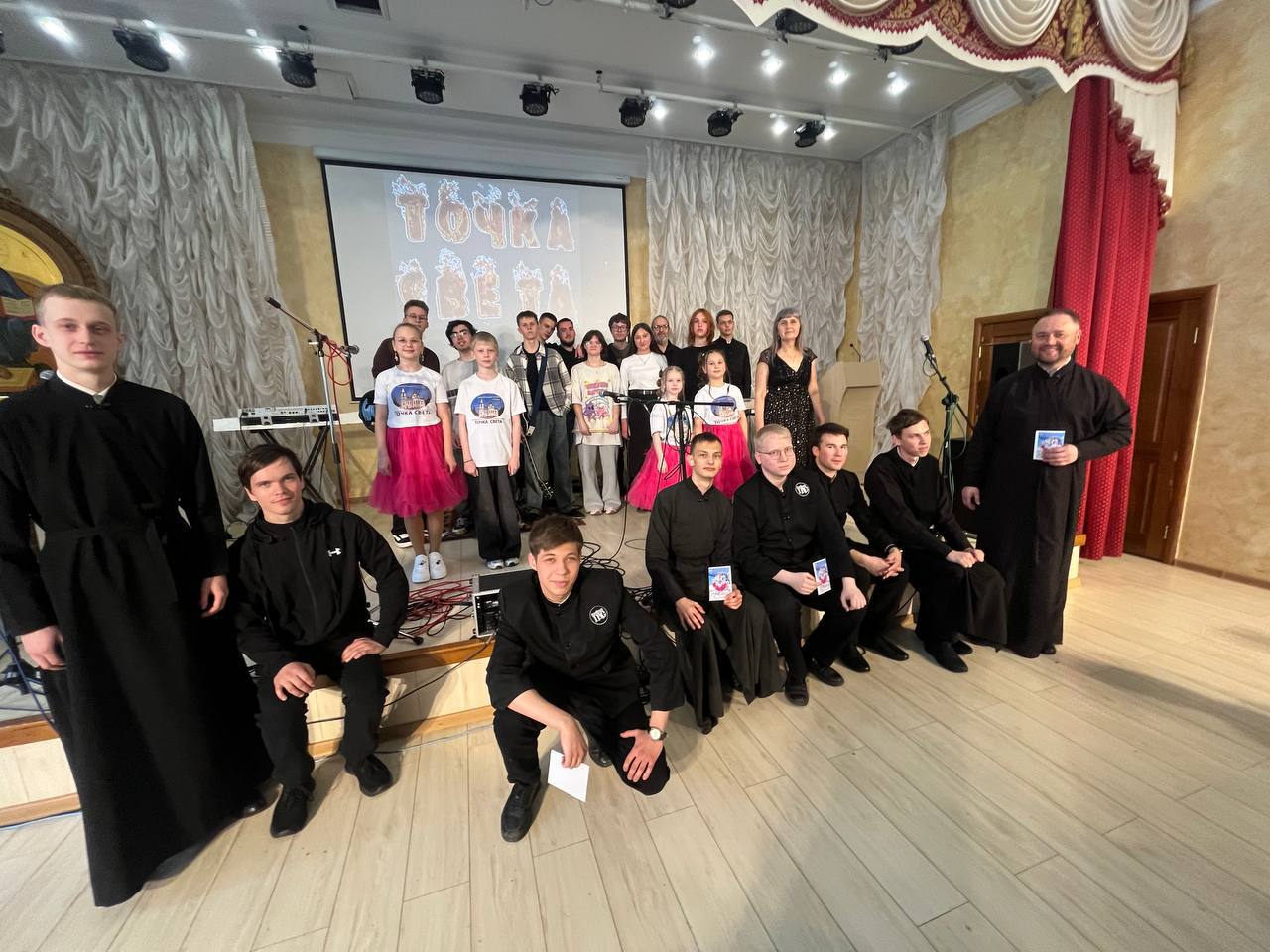 В Пензенской духовной семинарии состоялся концерт ВИА «Точка Света» из города Кузнецка