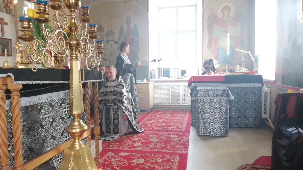 Протоиерей Александр Филиппов совершил Божественную Литургию Преждеосвященных Даров