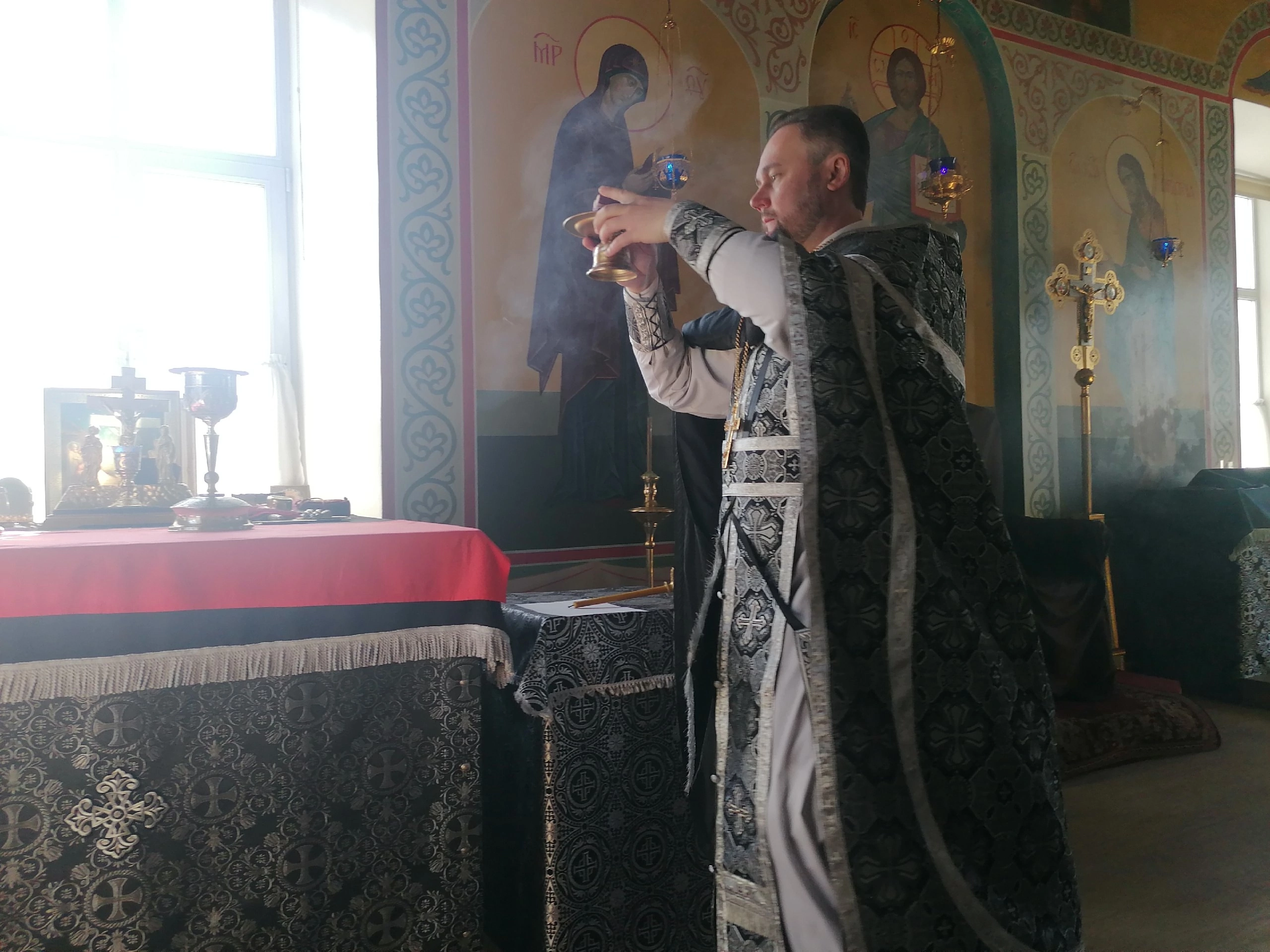 Протоиерей Александр Филиппов совершил Божественную Литургию Преждеосвященных Даров